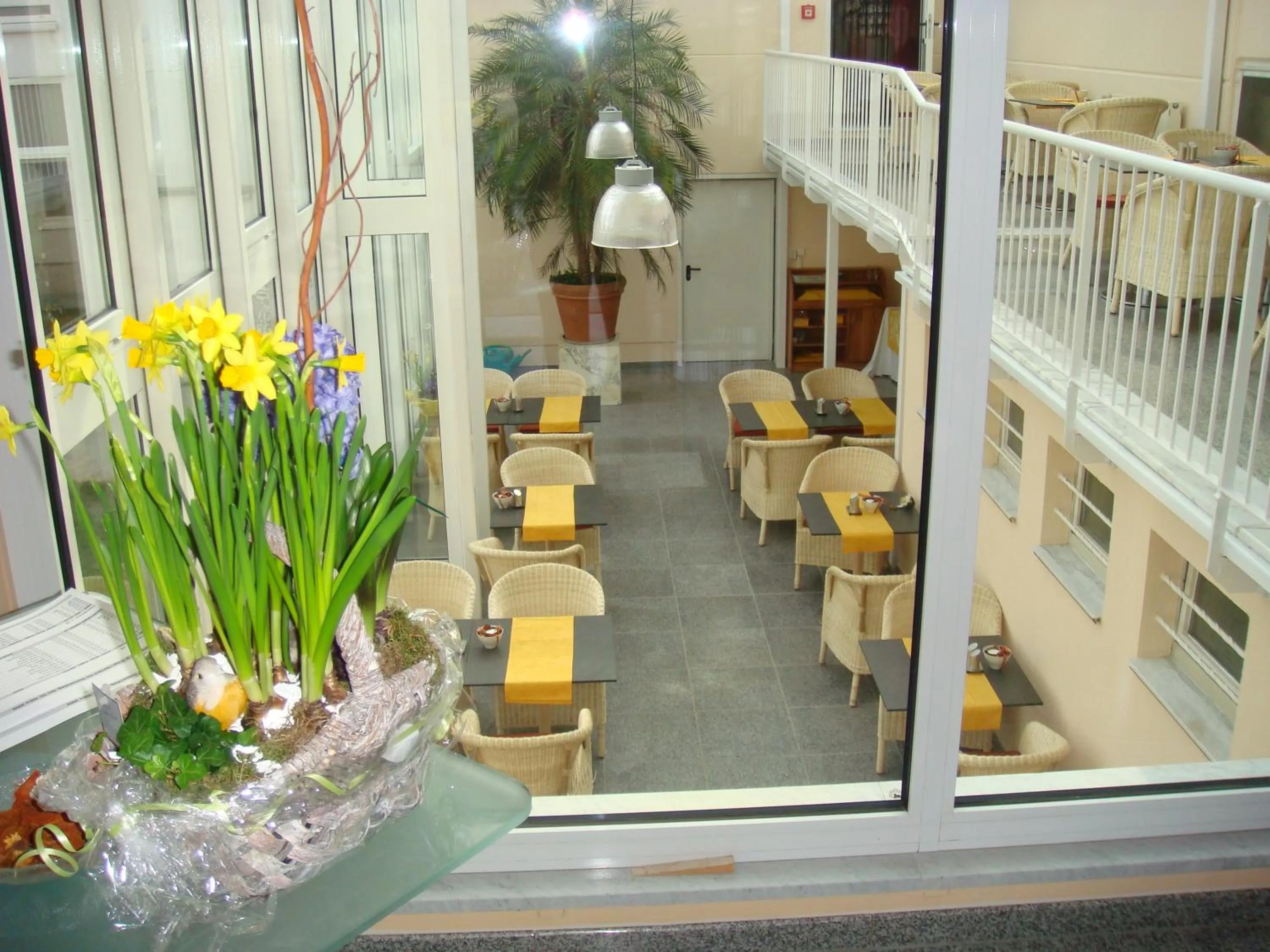 Restaurant/places to eat in Lindemann Hotel