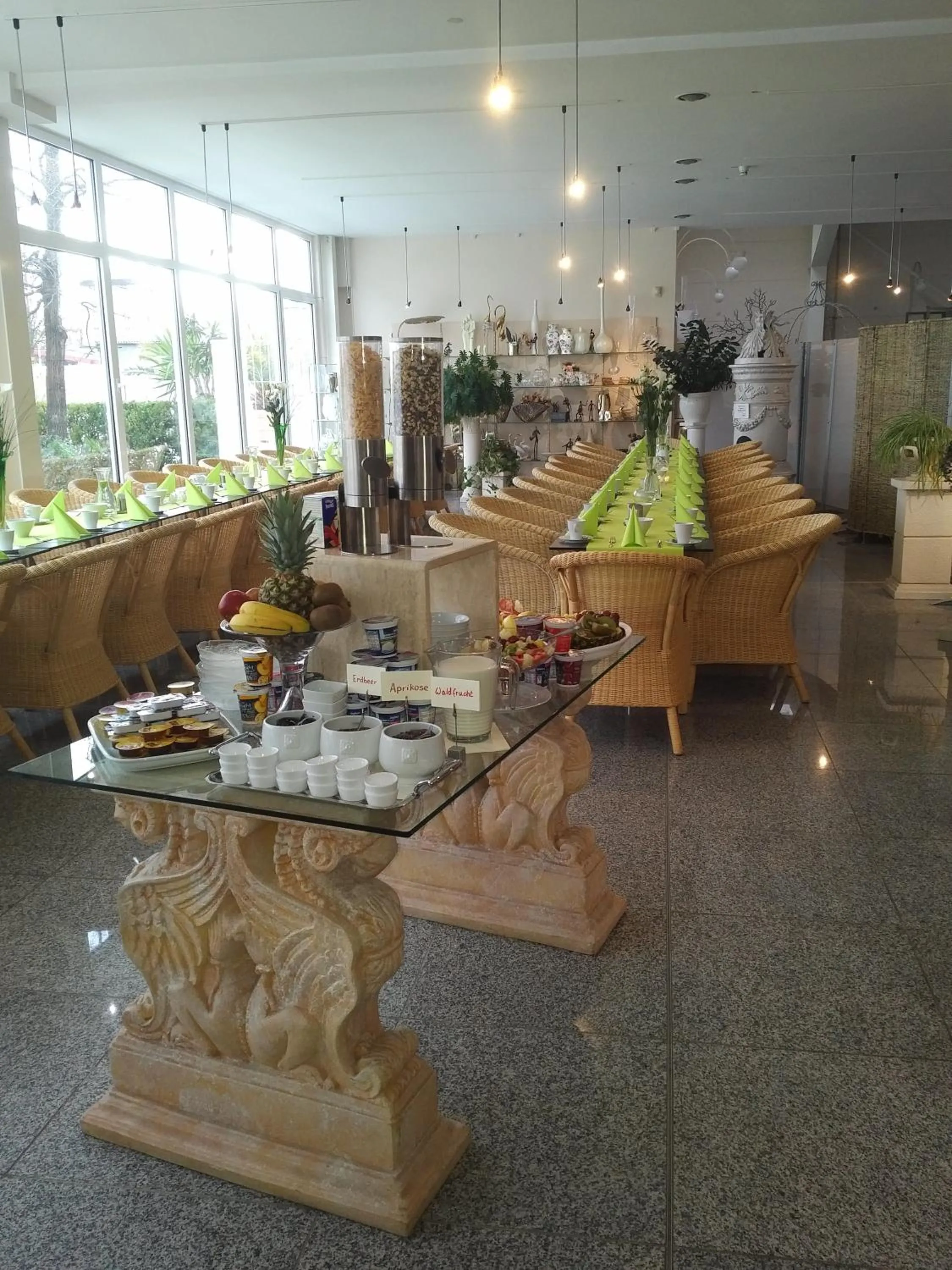 Breakfast in Lindemann Hotel