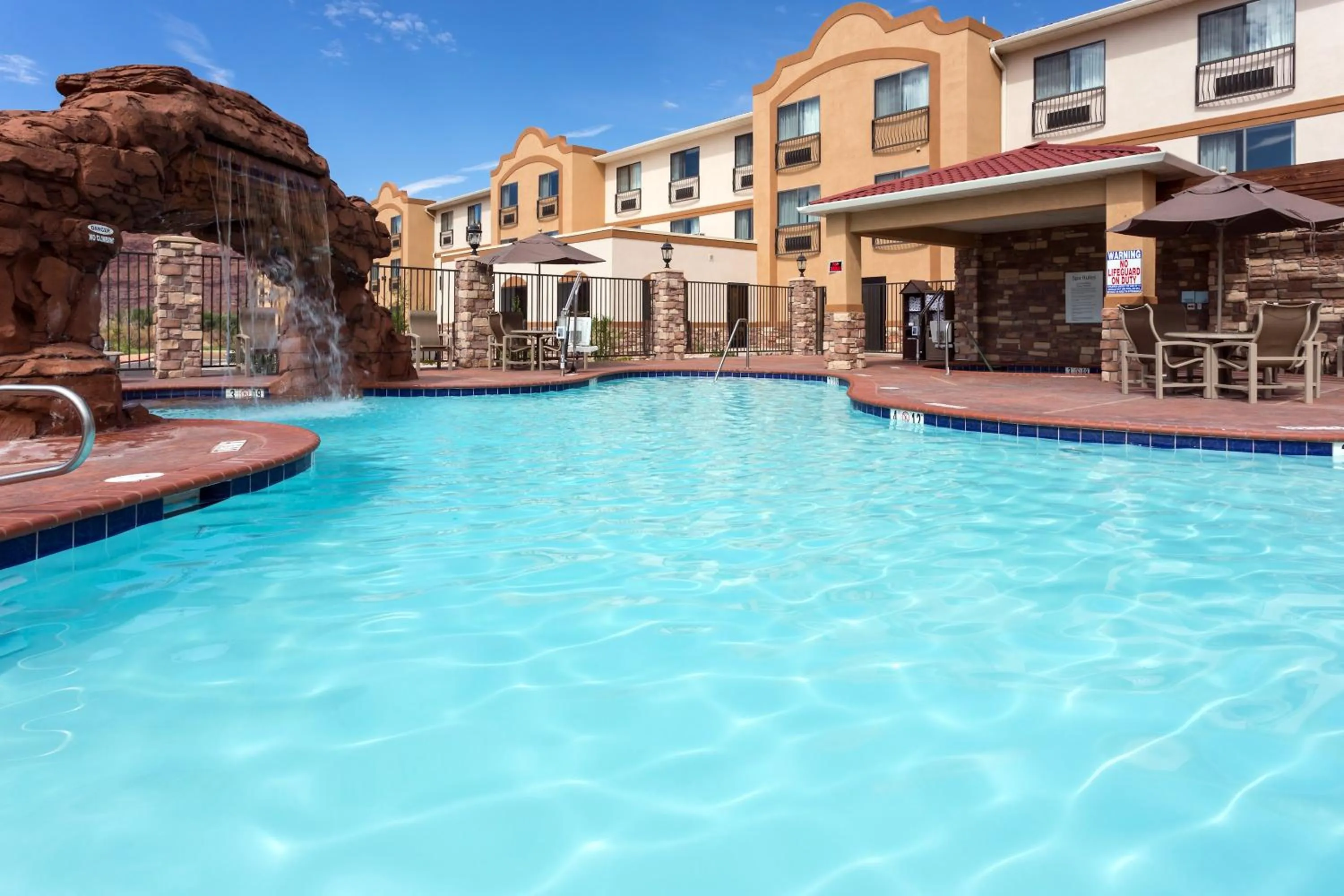 Swimming pool in Holiday Inn Express Hotel & Suites Moab by IHG