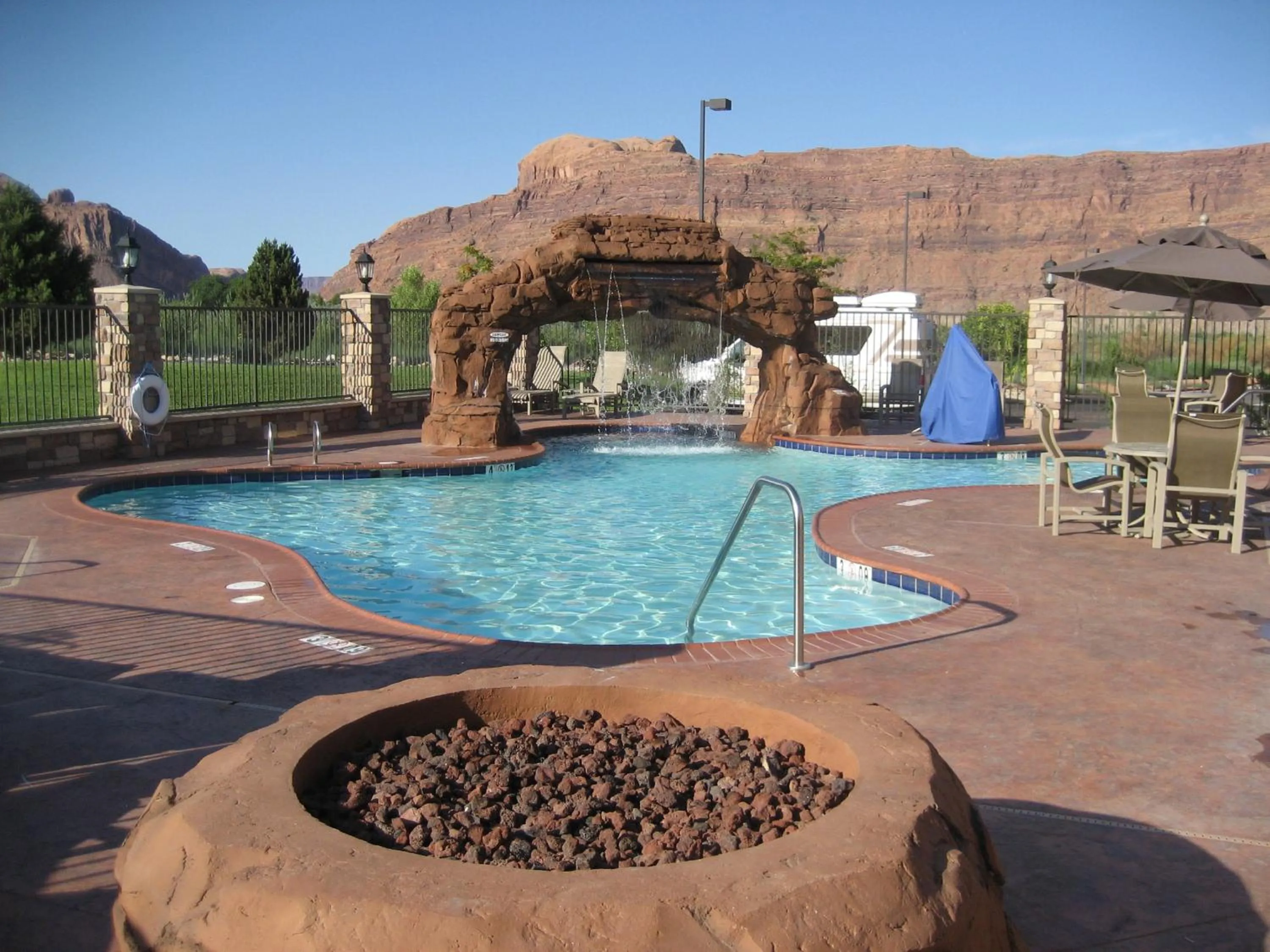 Swimming pool in Holiday Inn Express Hotel & Suites Moab by IHG