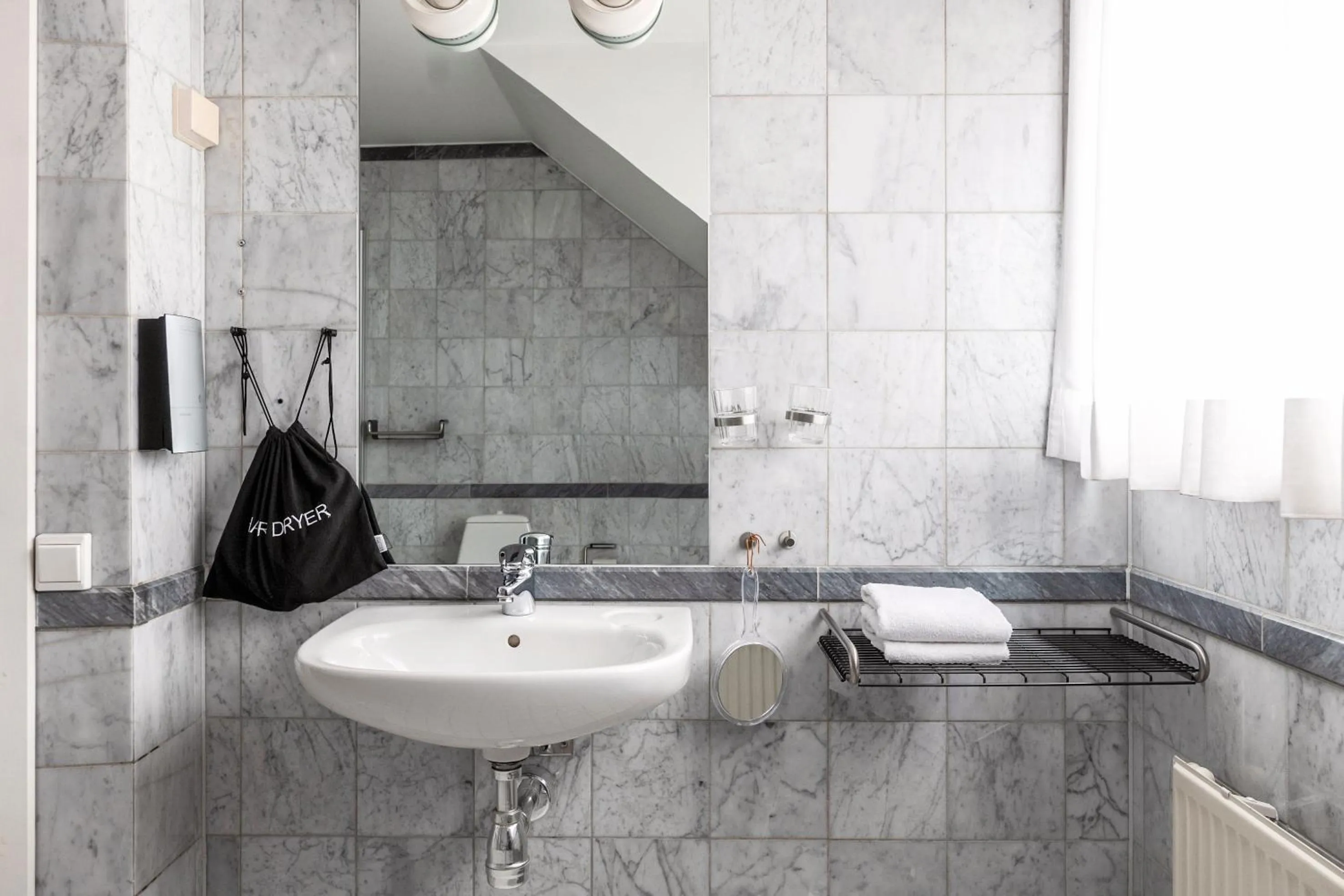 Bathroom in Hotel Bishops Arms Lund