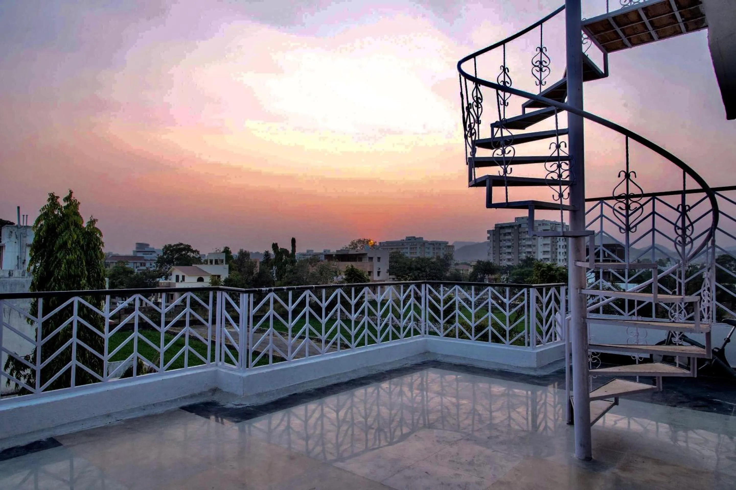 Summer in Wanderlust -Boutique Stay