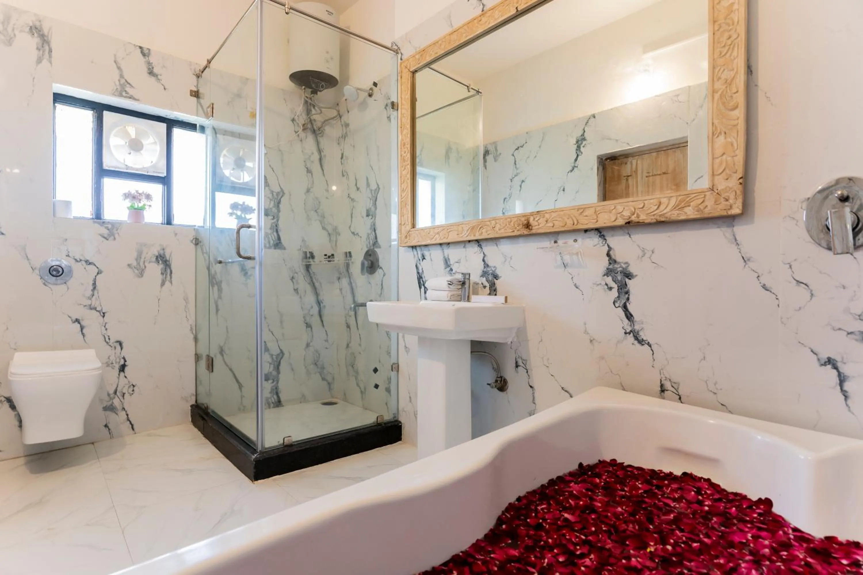 Hot Tub in Wanderlust -Boutique Stay