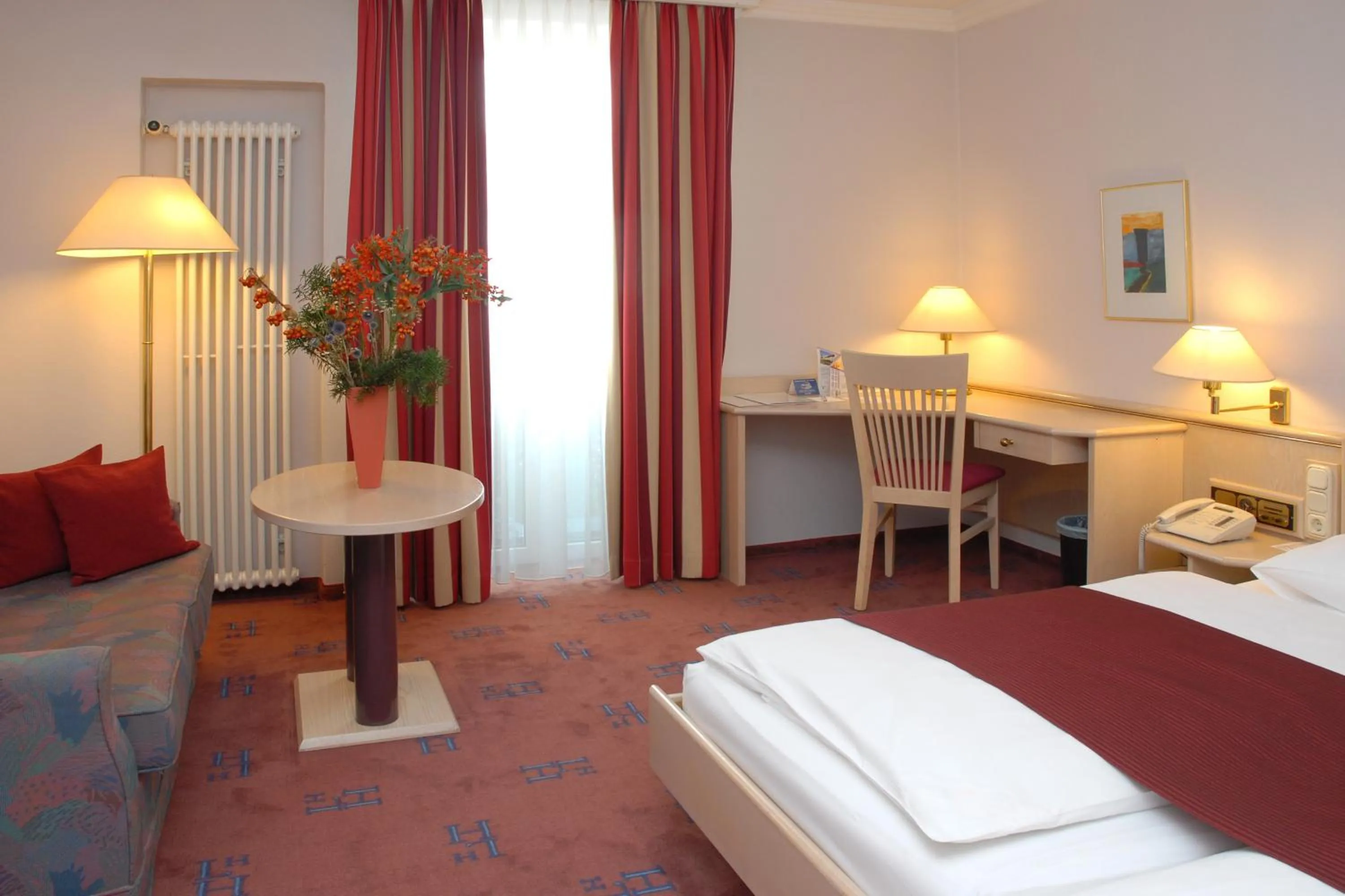 Photo of the whole room, Bed in Hotel Garni Lindacher Hof