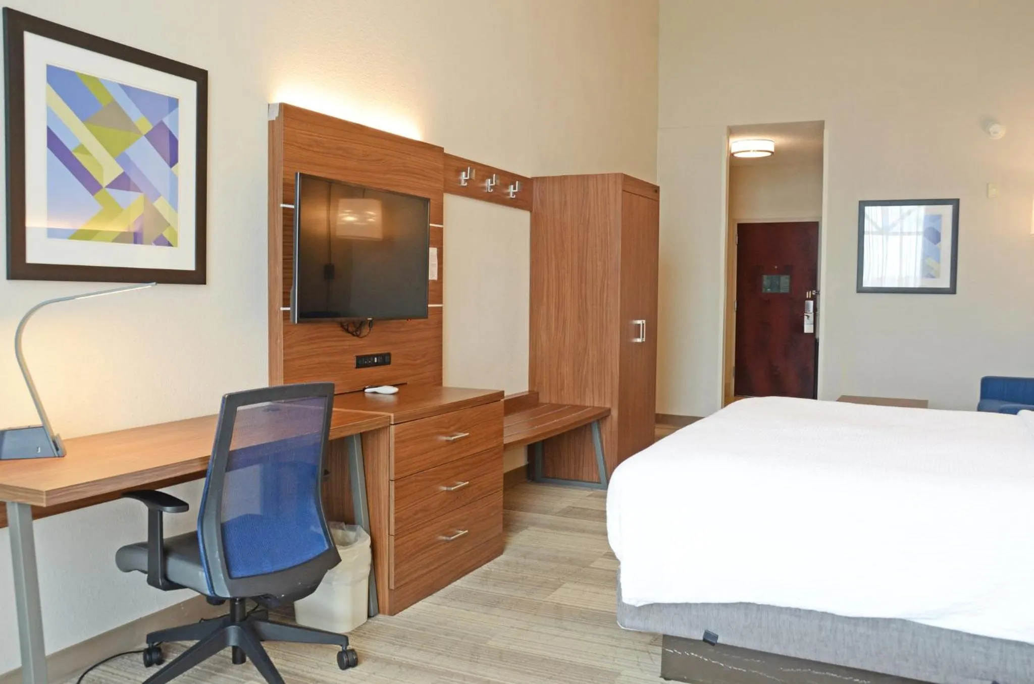 Photo of the whole room, Bed in Holiday Inn Express Hotel & Suites Millington-Memphis Area by IHG