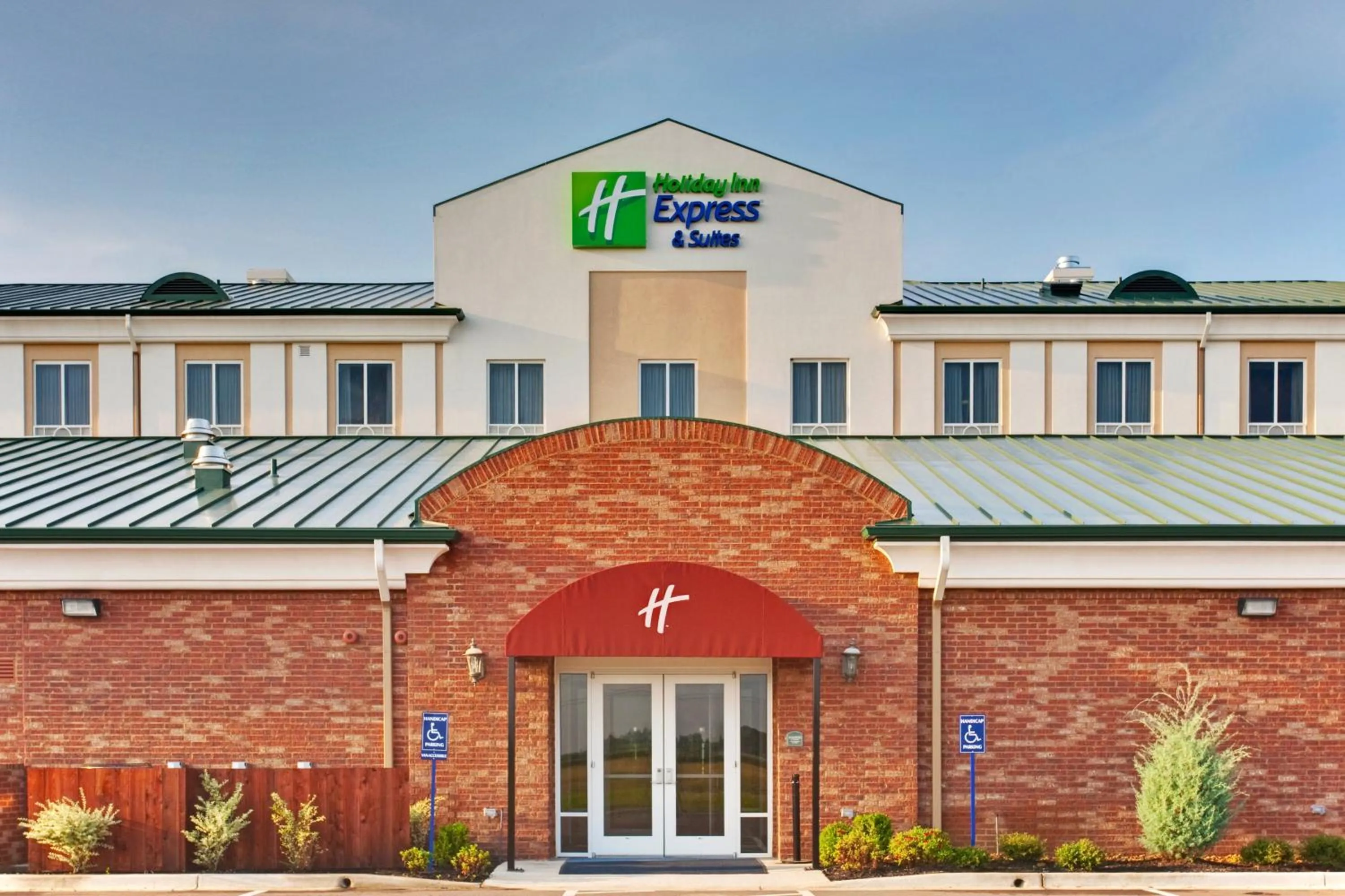 Property building in Holiday Inn Express Hotel & Suites Millington-Memphis Area by IHG