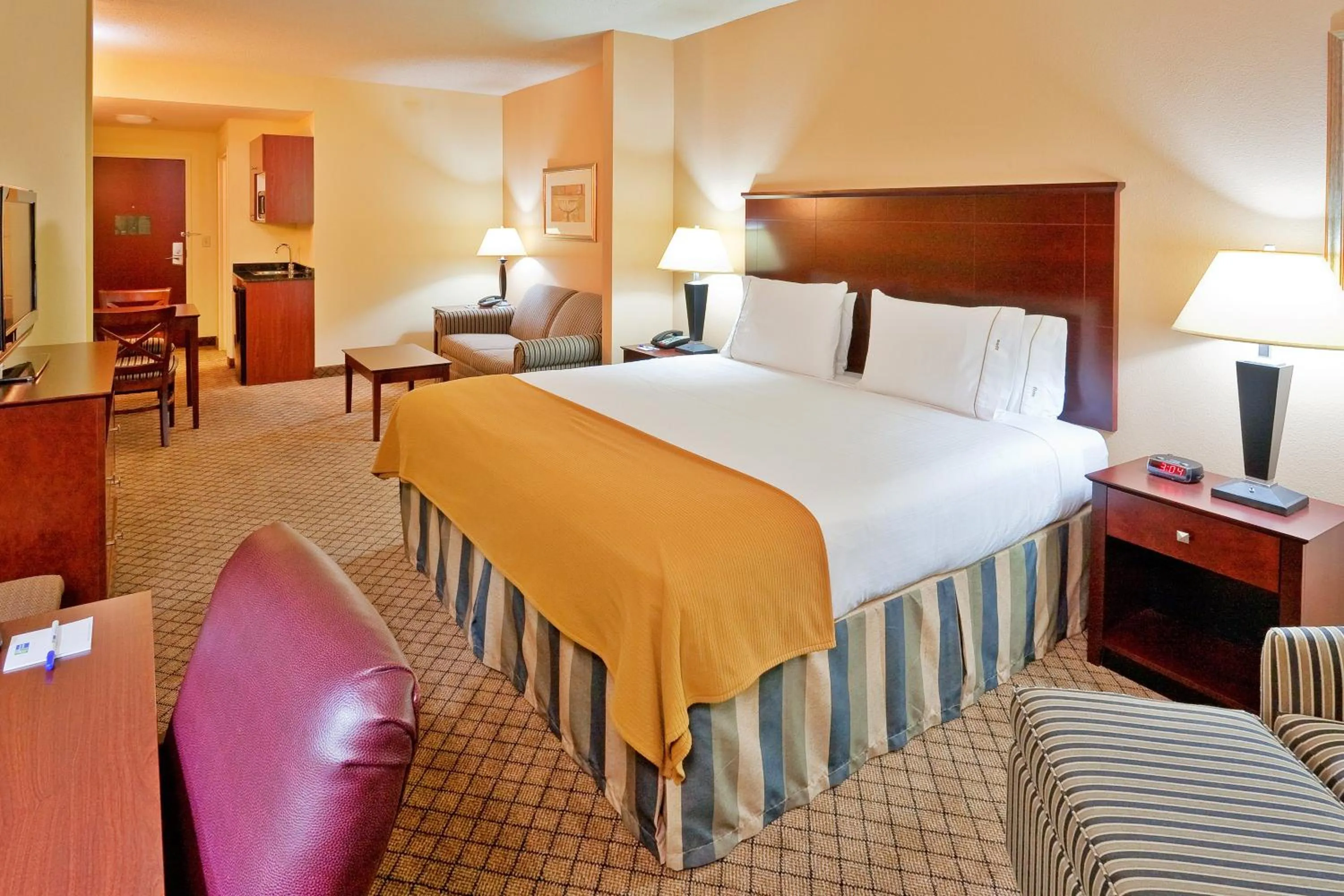 Photo of the whole room, Bed in Holiday Inn Express Hotel & Suites Millington-Memphis Area by IHG
