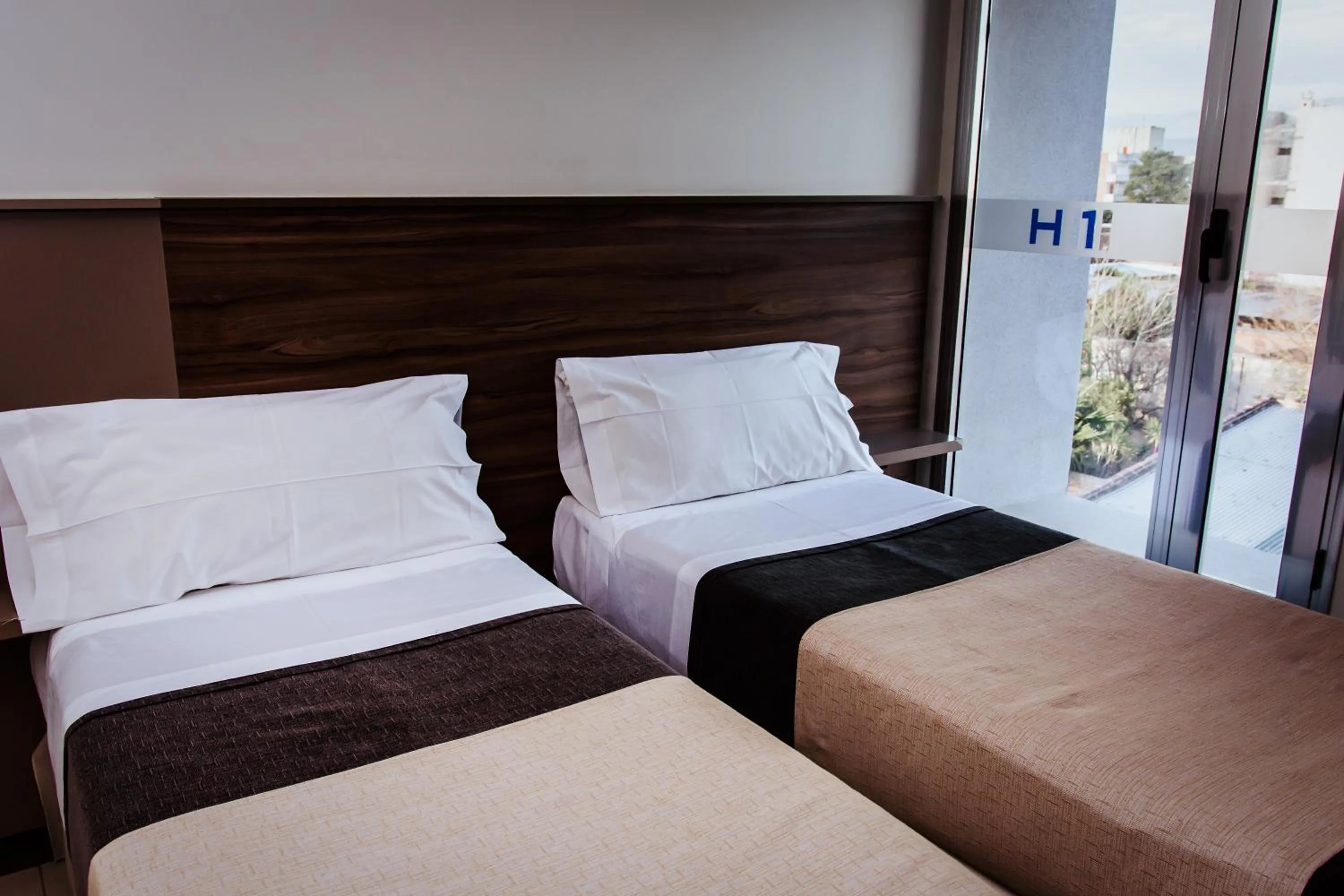 Bed in H1 Apartments Hotel