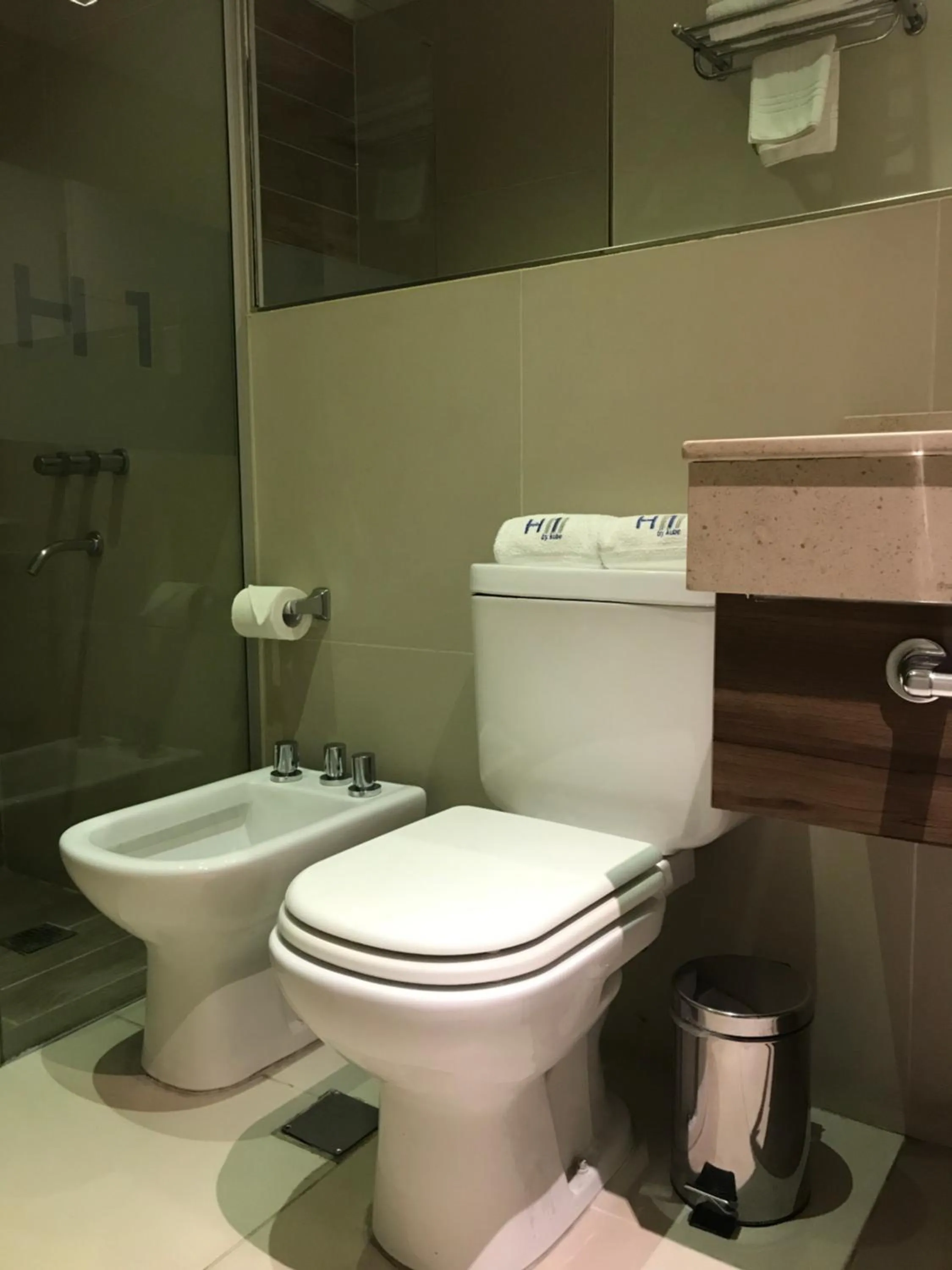 Bathroom in H1 Apartments Hotel