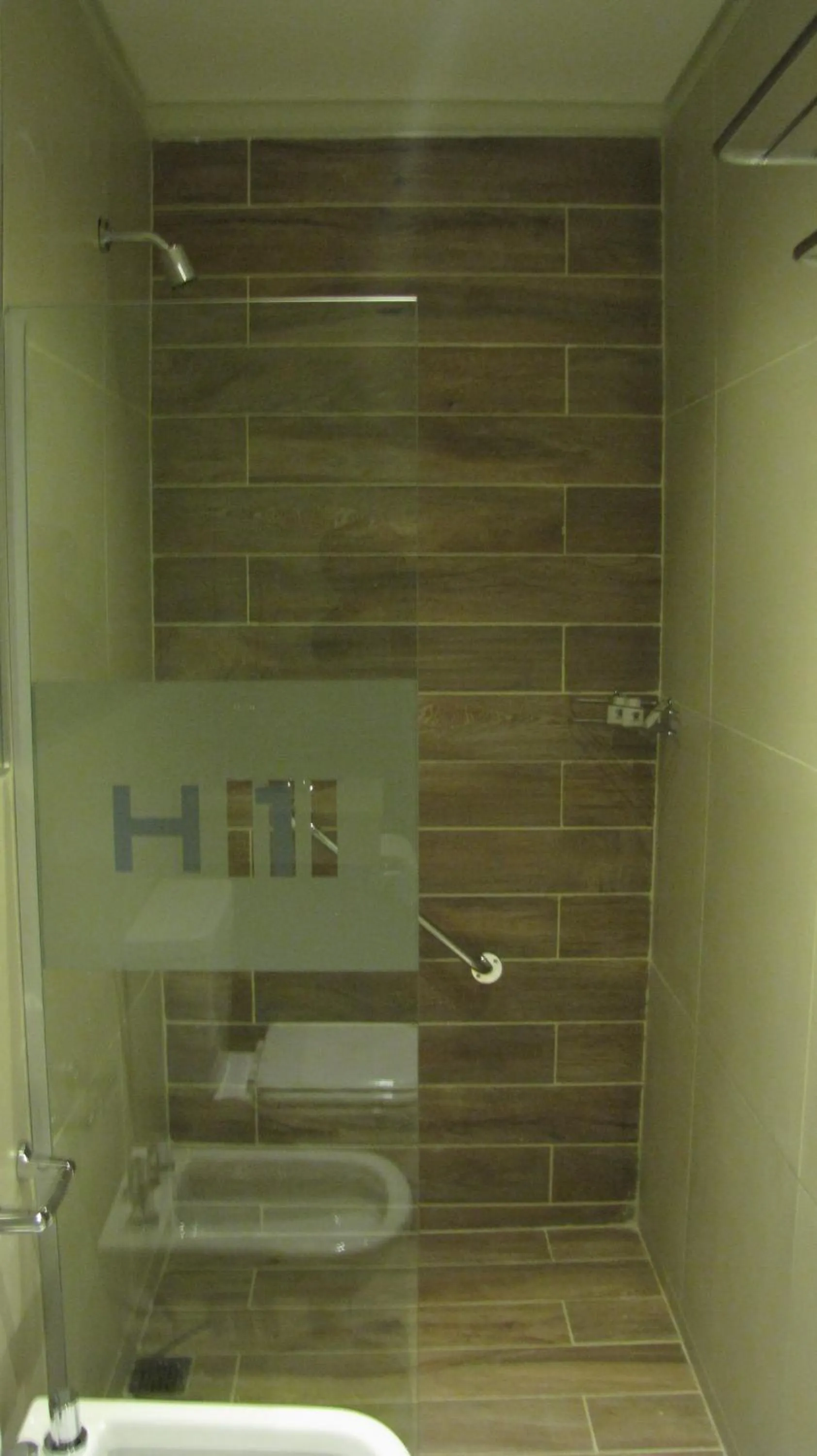 Shower in H1 Apartments Hotel