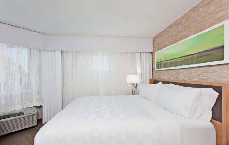 Bed in Holiday Inn Palmdale-Lancaster by IHG