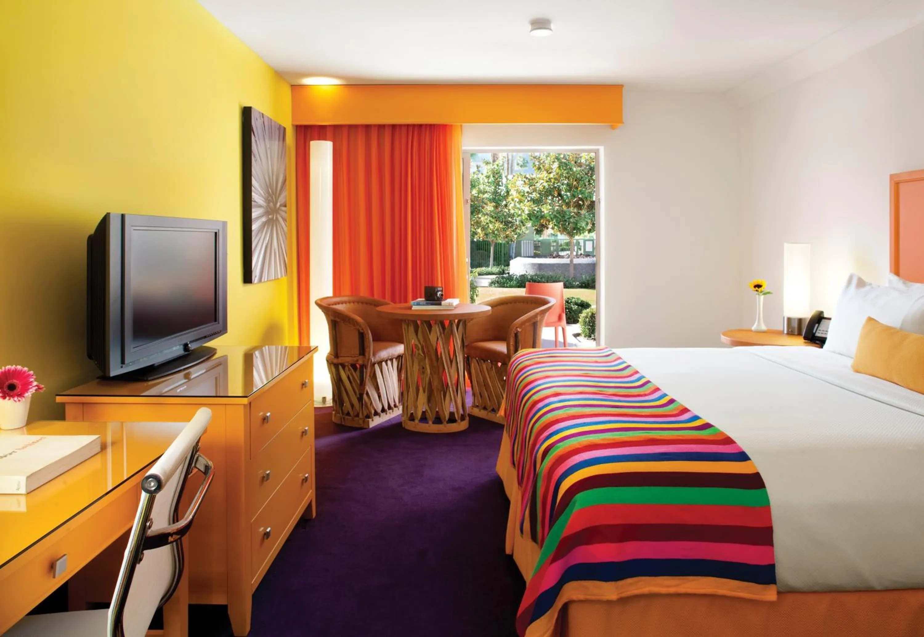 TV and multimedia, Bed in The Saguaro Palm Springs