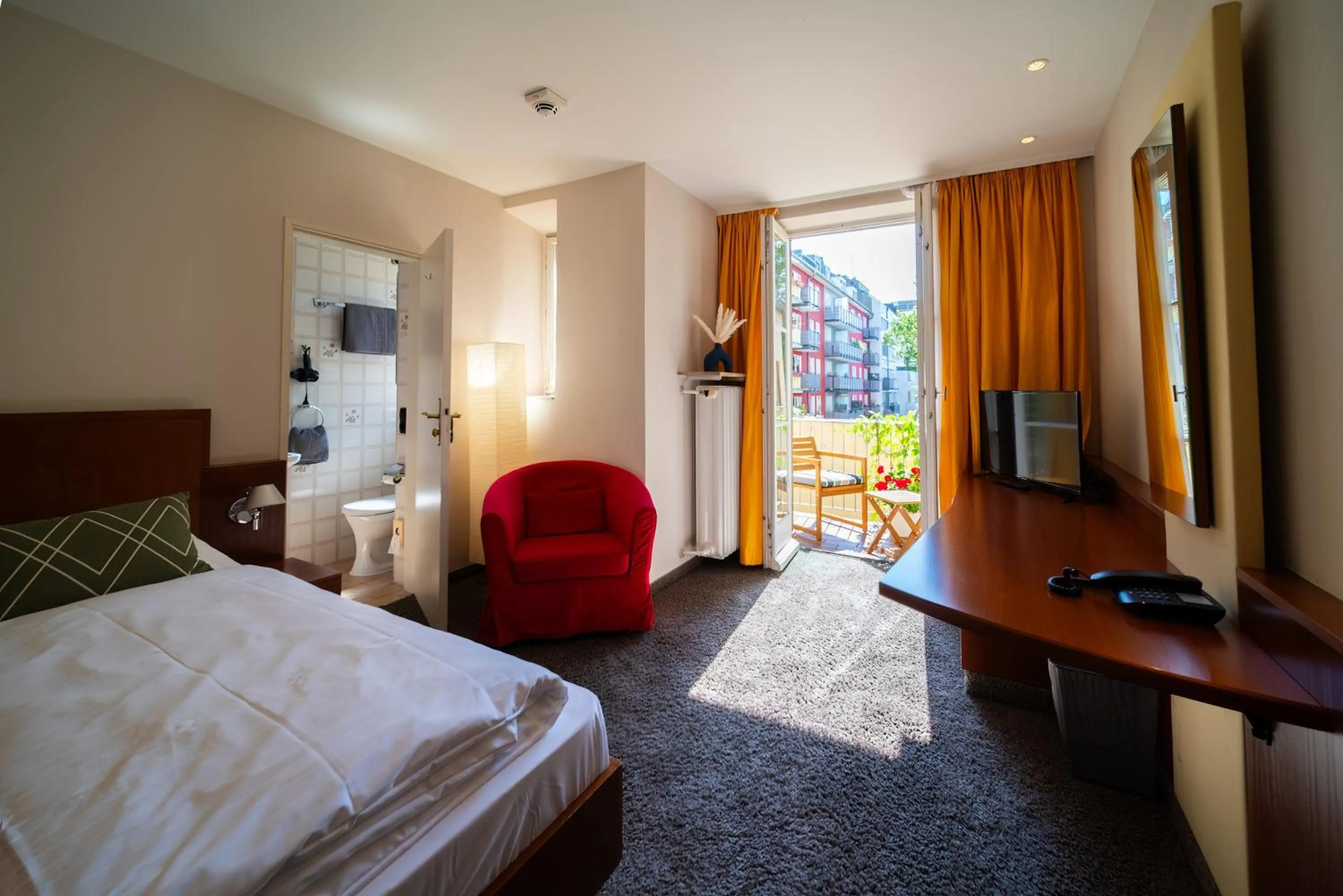 TV and multimedia, Bed in Hotel Carlton Munich