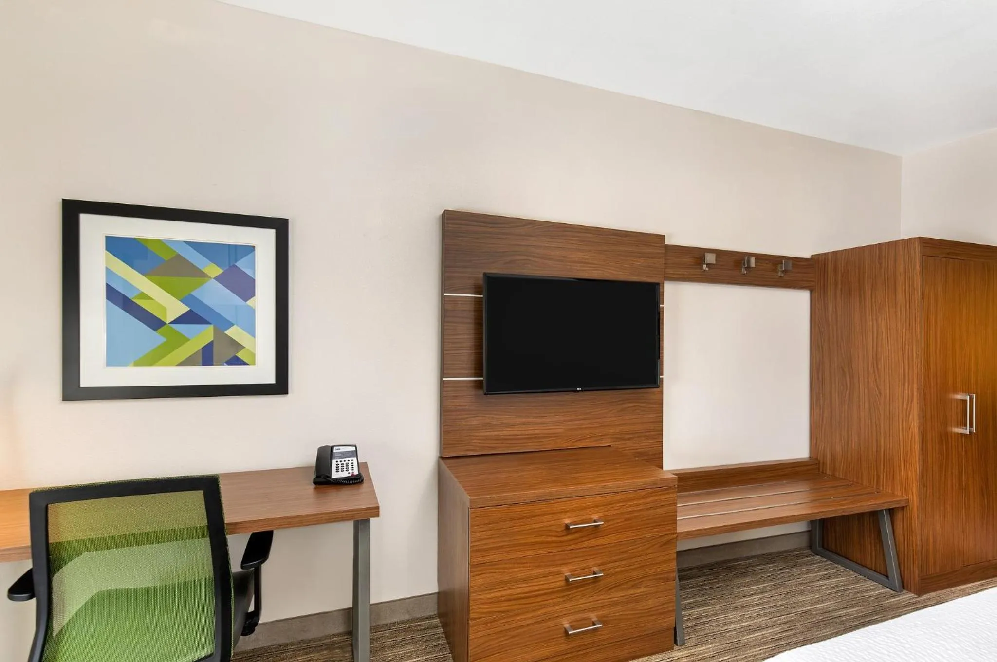 Photo of the whole room, Bed in Holiday Inn Express Hotel & Suites Birmingham - Inverness 280 by IHG