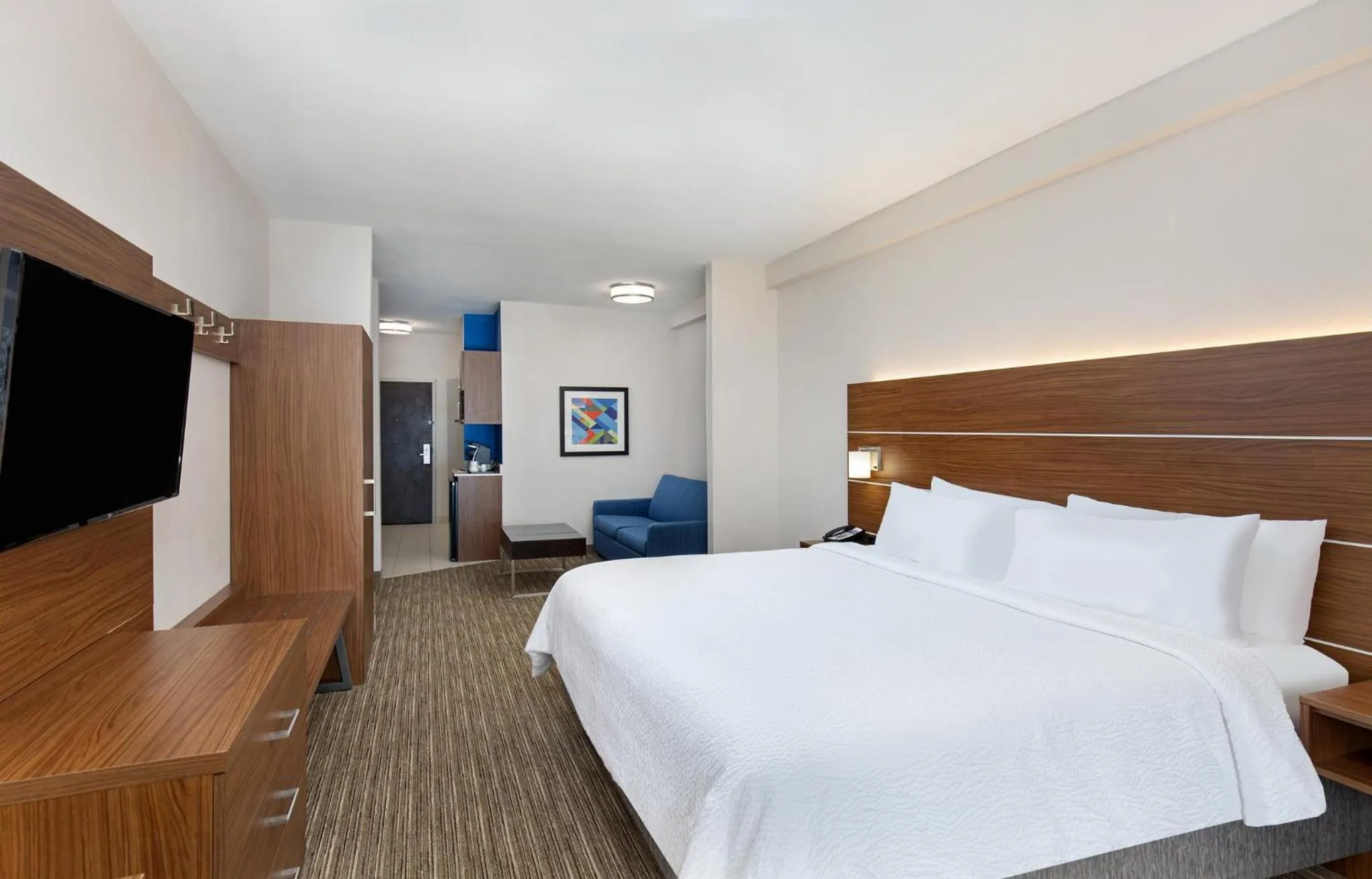 Photo of the whole room, Bed in Holiday Inn Express Hotel & Suites Birmingham - Inverness 280 by IHG