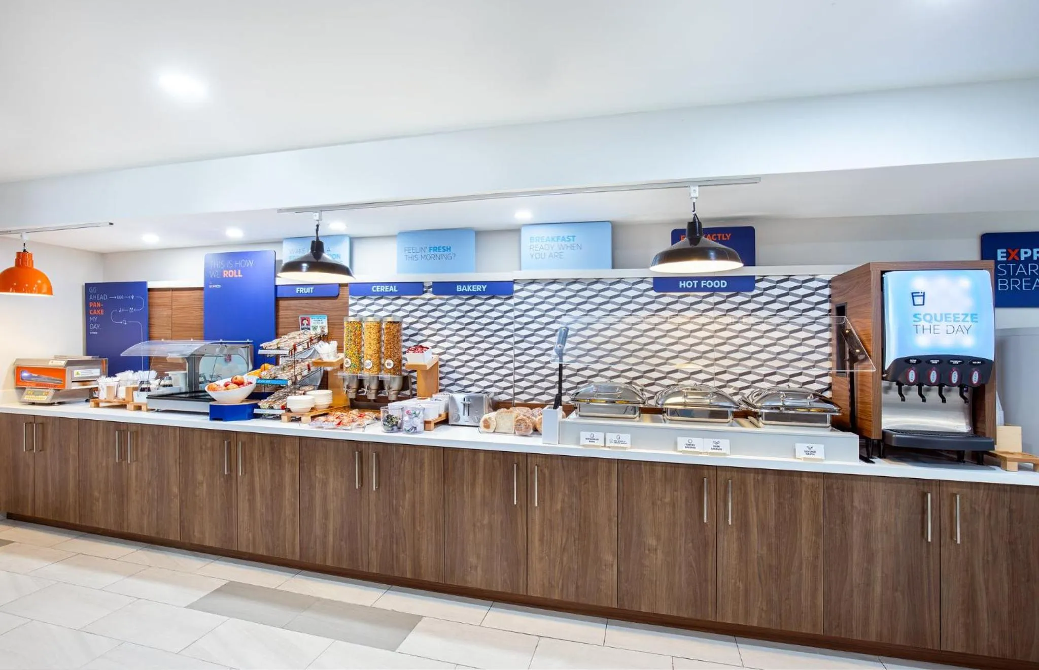 Breakfast in Holiday Inn Express Hotel & Suites Birmingham - Inverness 280 by IHG