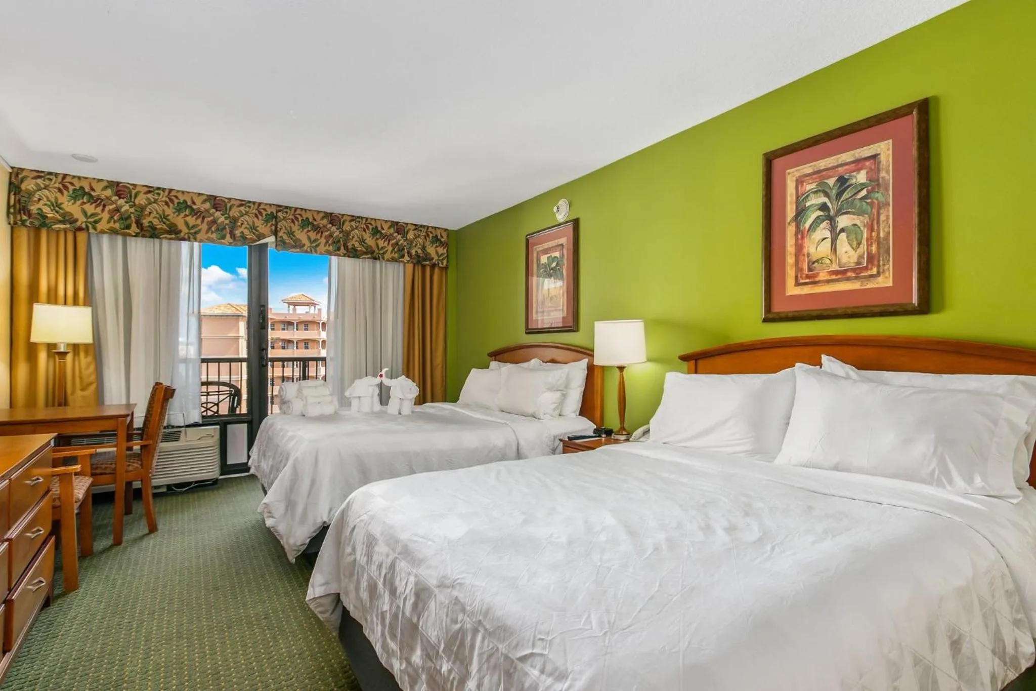 Photo of the whole room, Bed in Holiday Inn & Suites Clearwater Beach by IHG