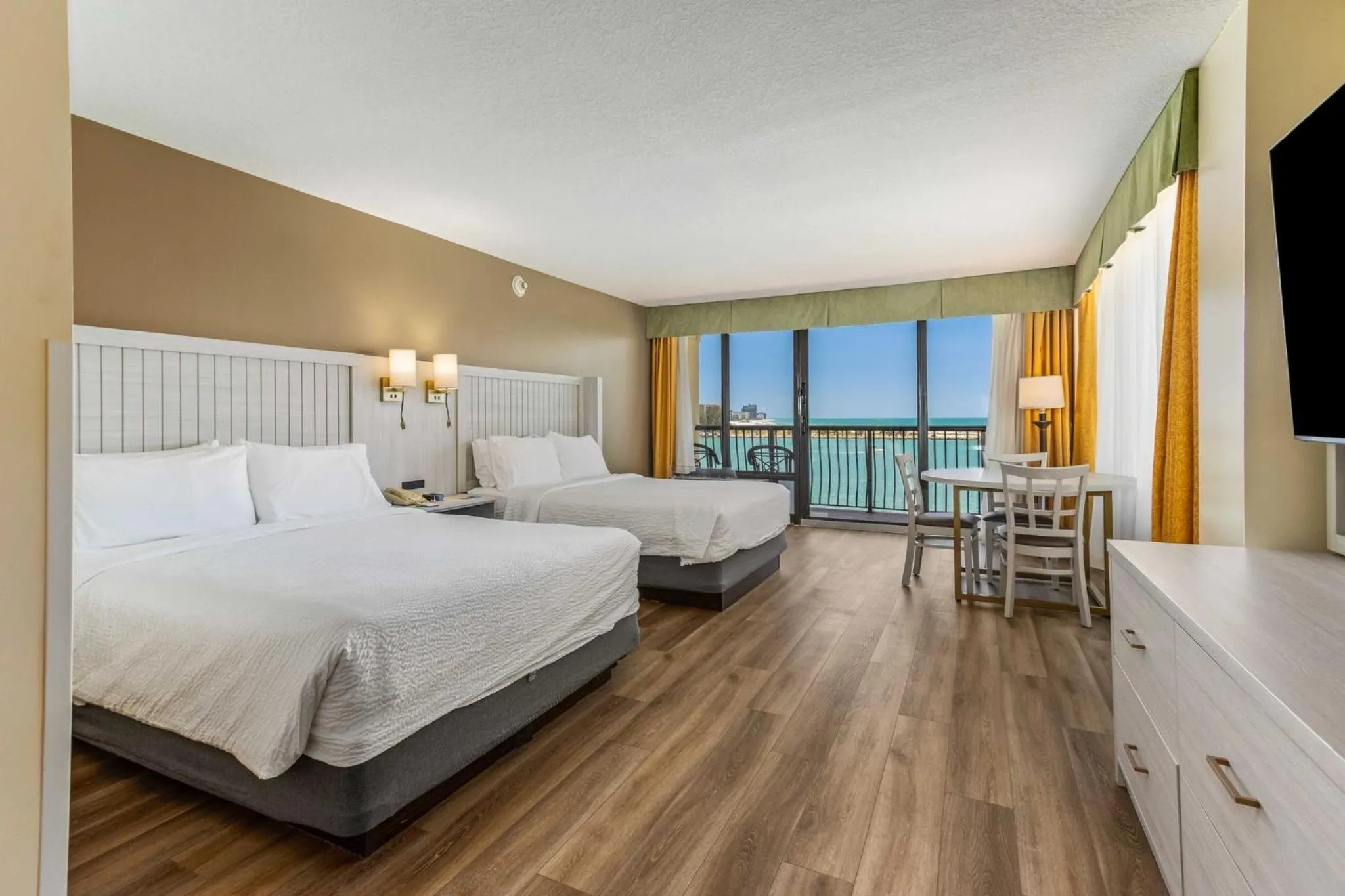 Photo of the whole room, Bed in Holiday Inn & Suites Clearwater Beach by IHG