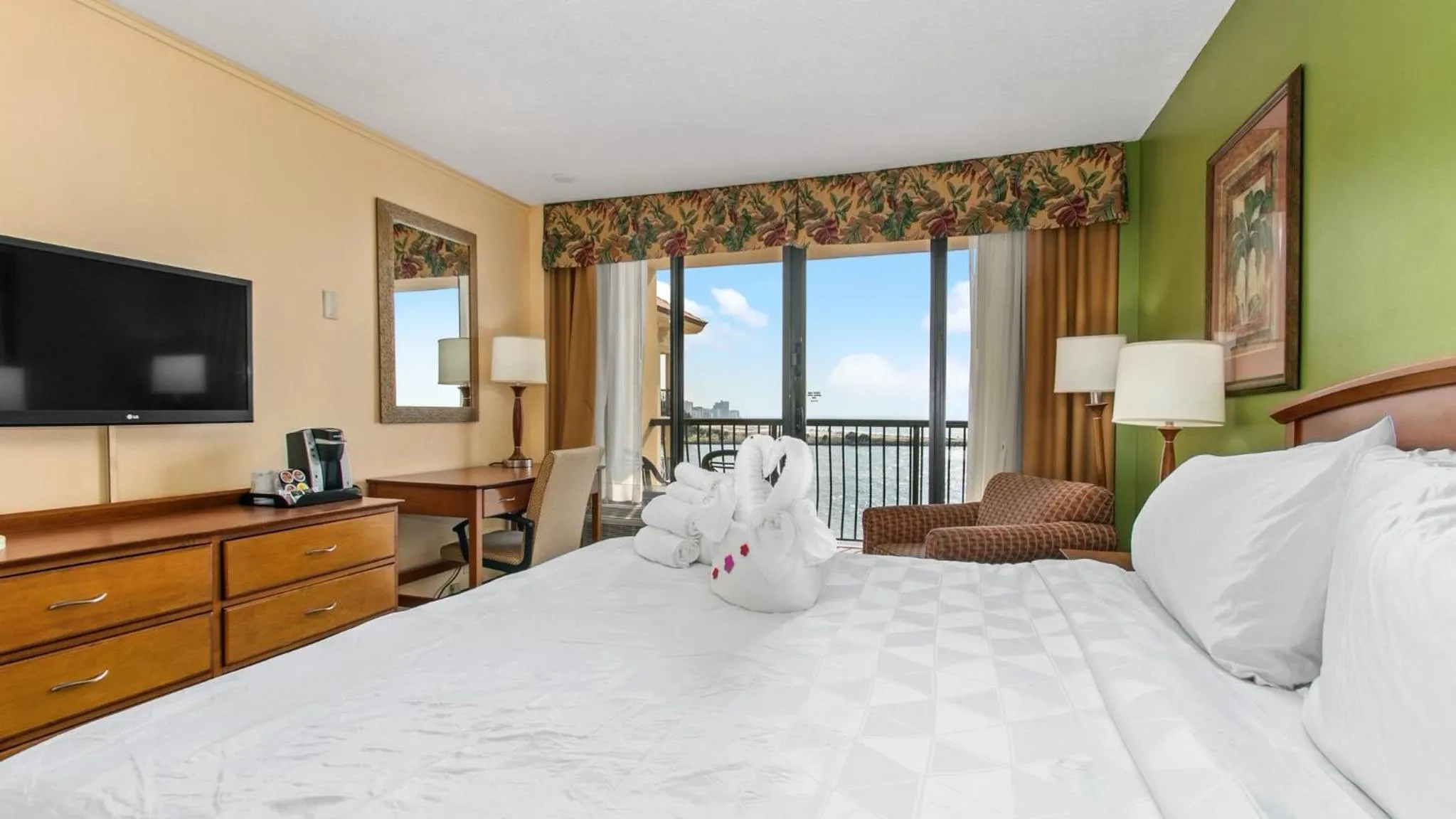 Photo of the whole room, Bed in Holiday Inn & Suites Clearwater Beach by IHG