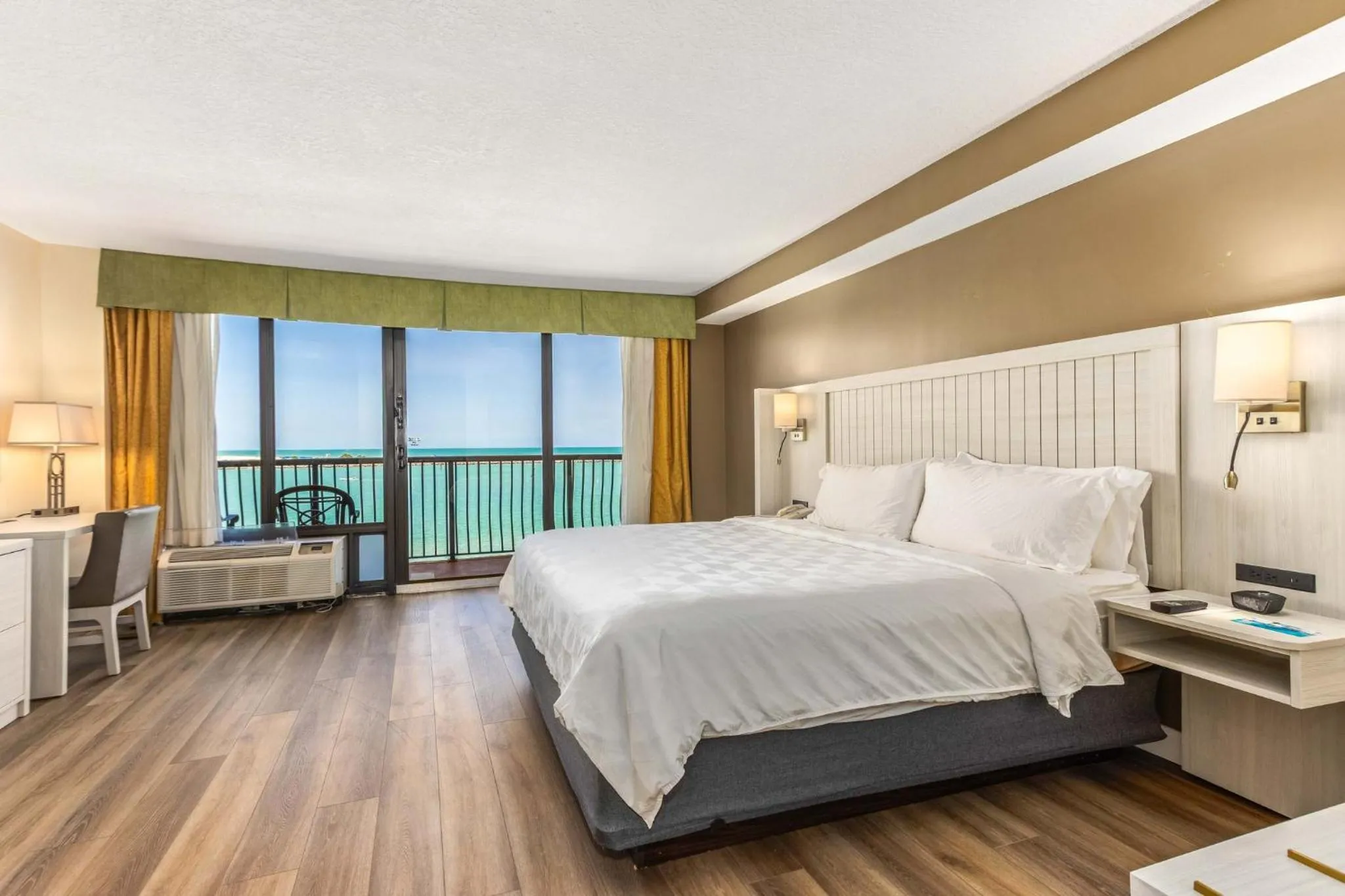 Photo of the whole room, Bed in Holiday Inn & Suites Clearwater Beach by IHG