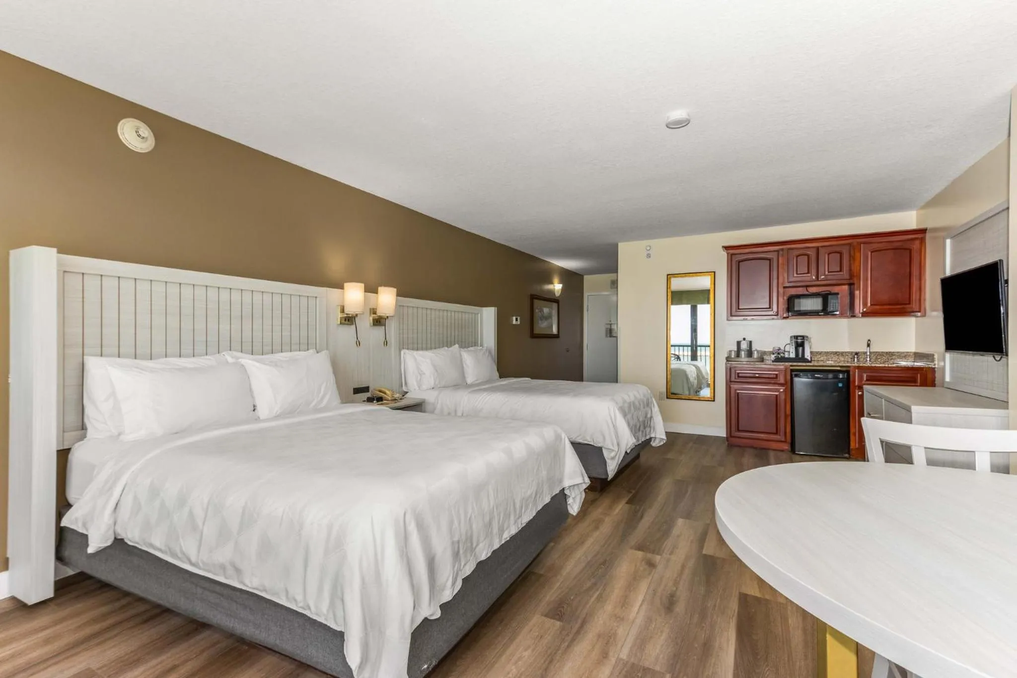 Photo of the whole room, Bed in Holiday Inn & Suites Clearwater Beach by IHG