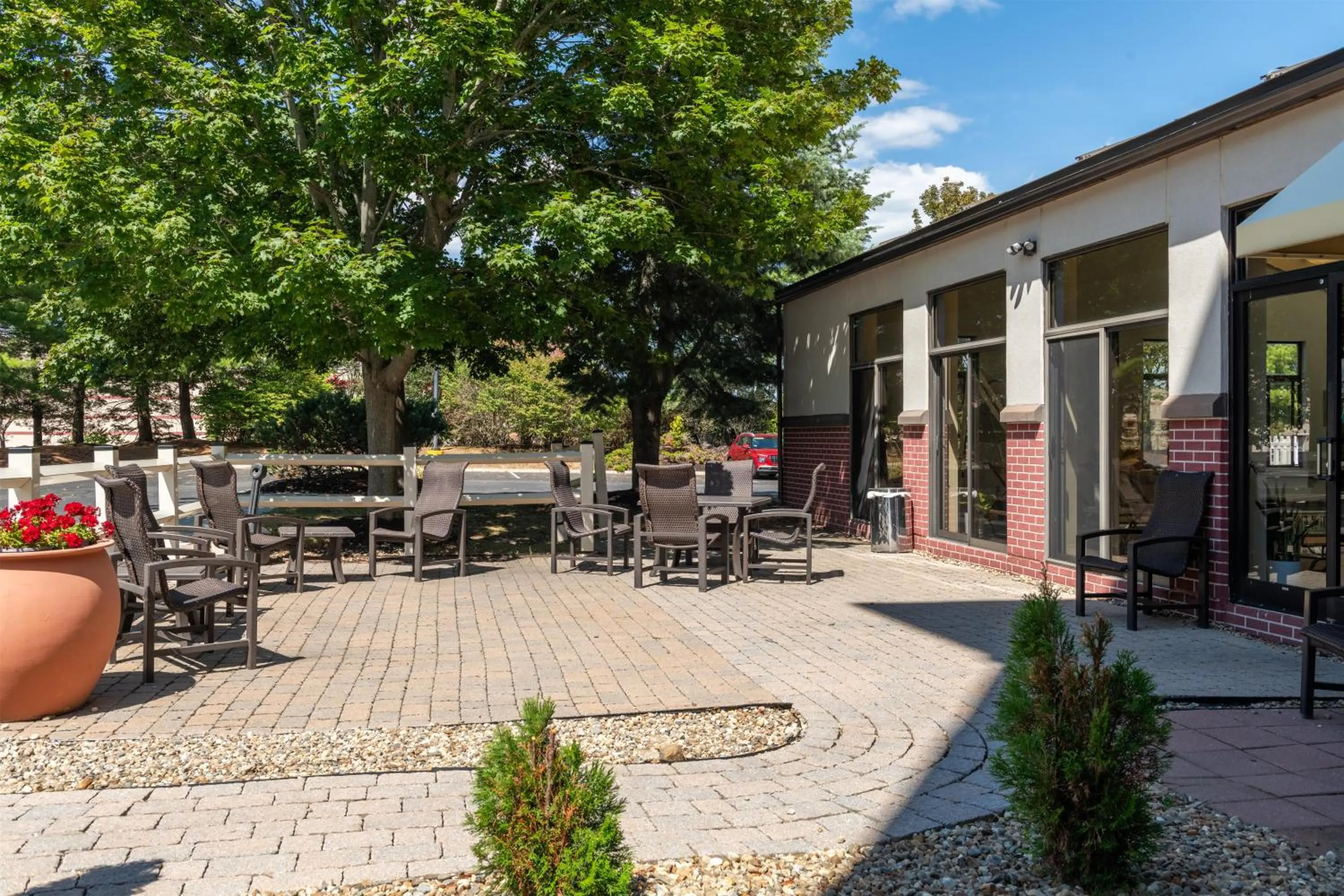 Patio in Hampton Inn Portsmouth Central