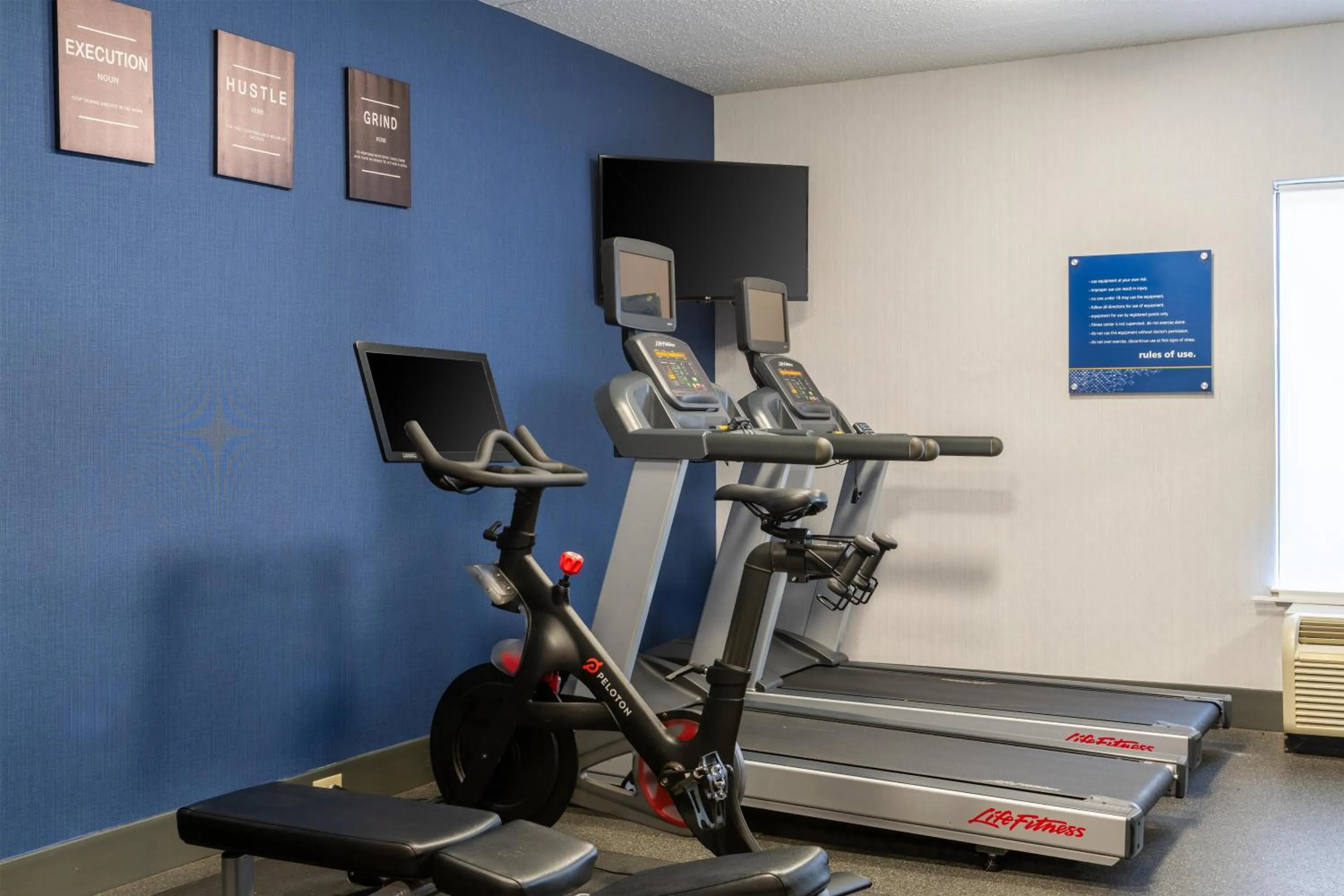 Fitness centre/facilities in Hampton Inn Portsmouth Central