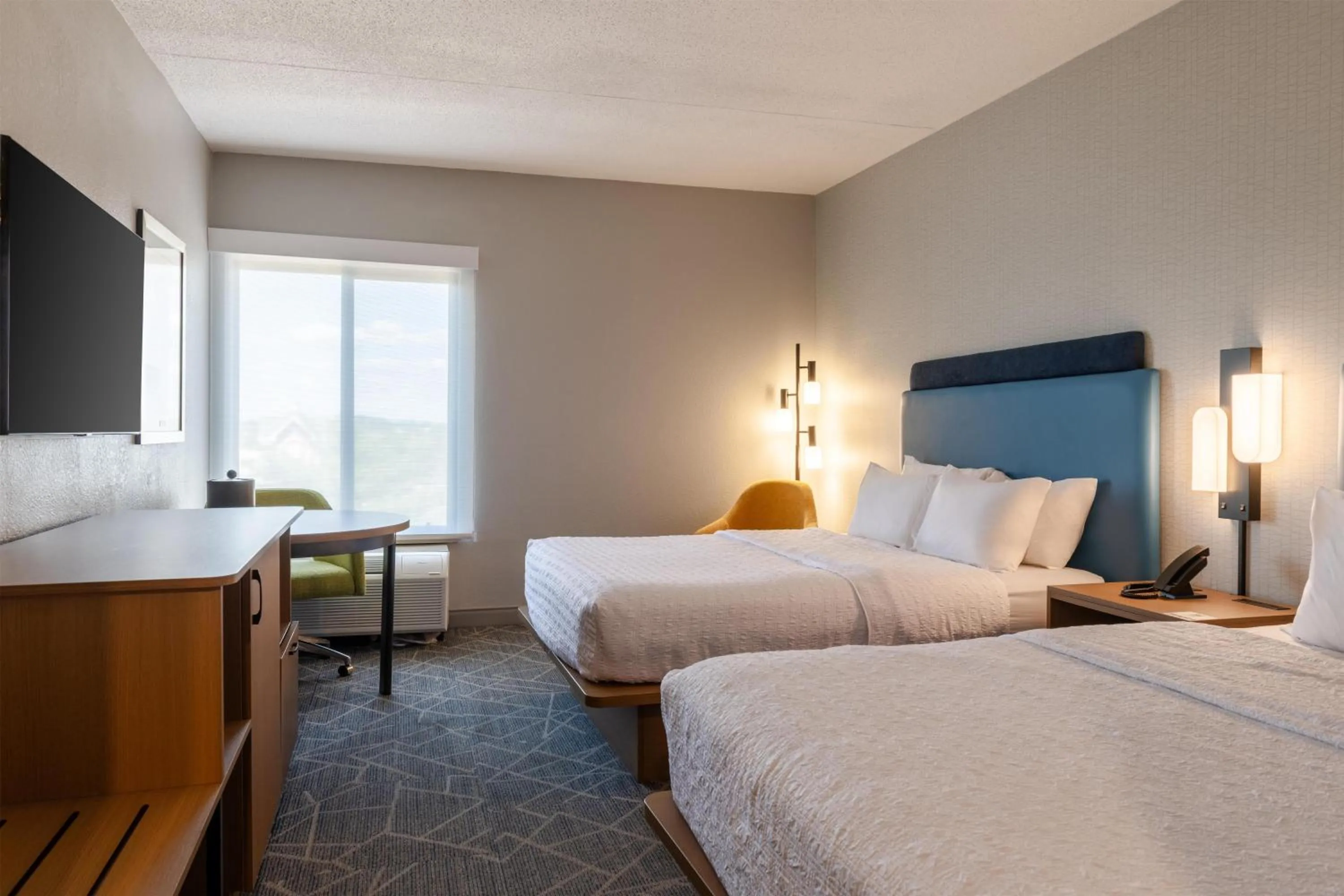 Bed in Hampton Inn Portsmouth Central