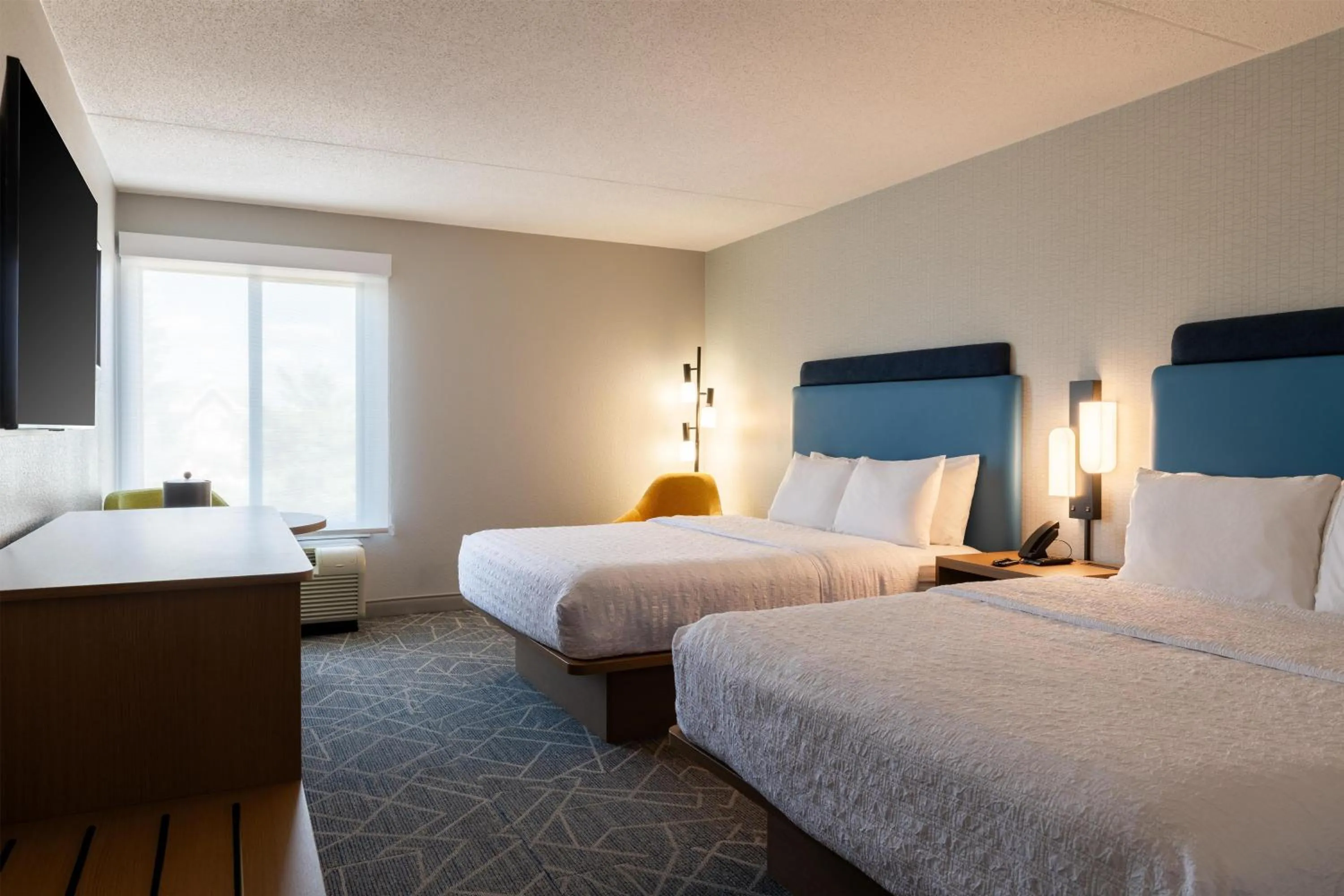 Bed in Hampton Inn Portsmouth Central