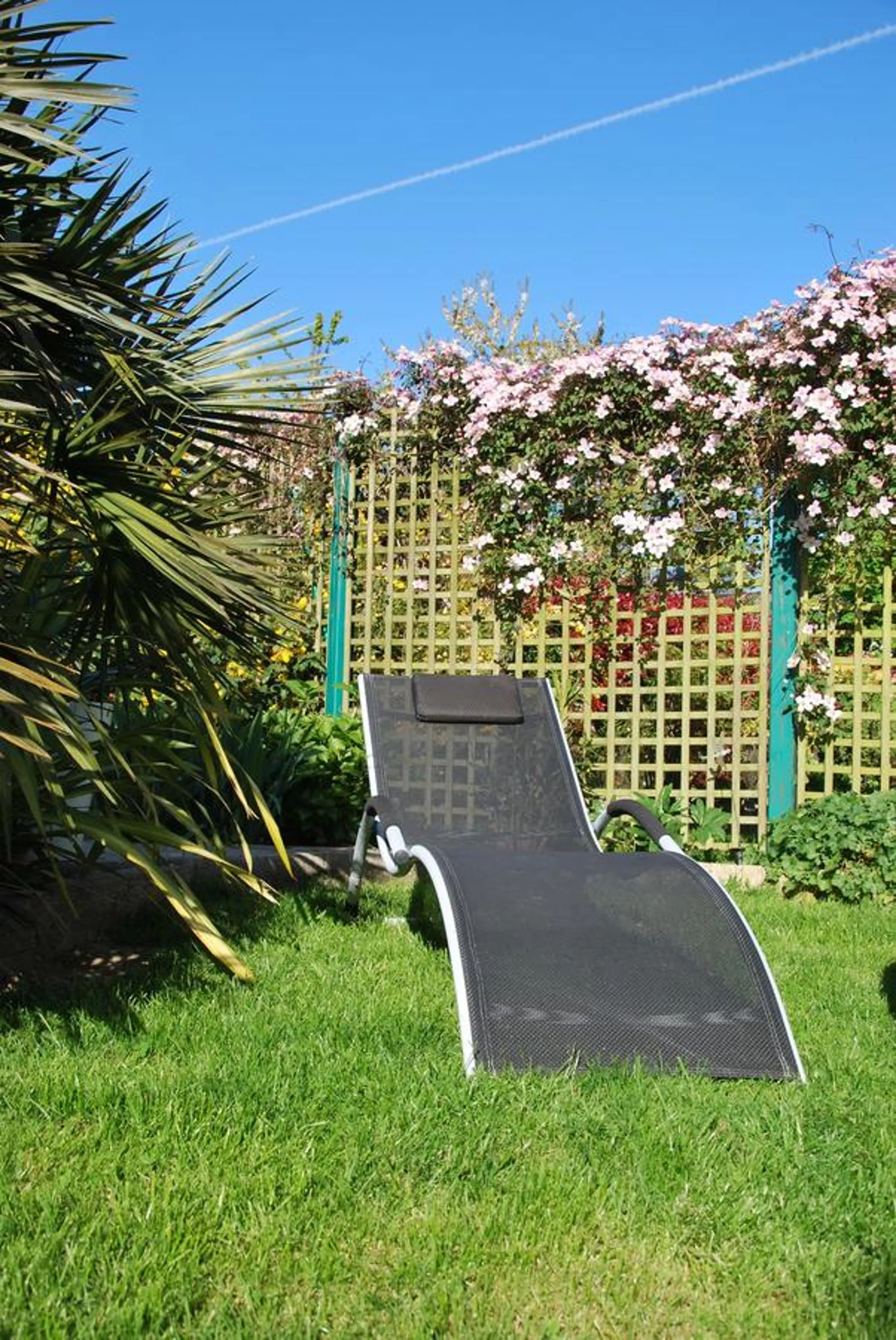 Garden view in Au Detour de Rennes