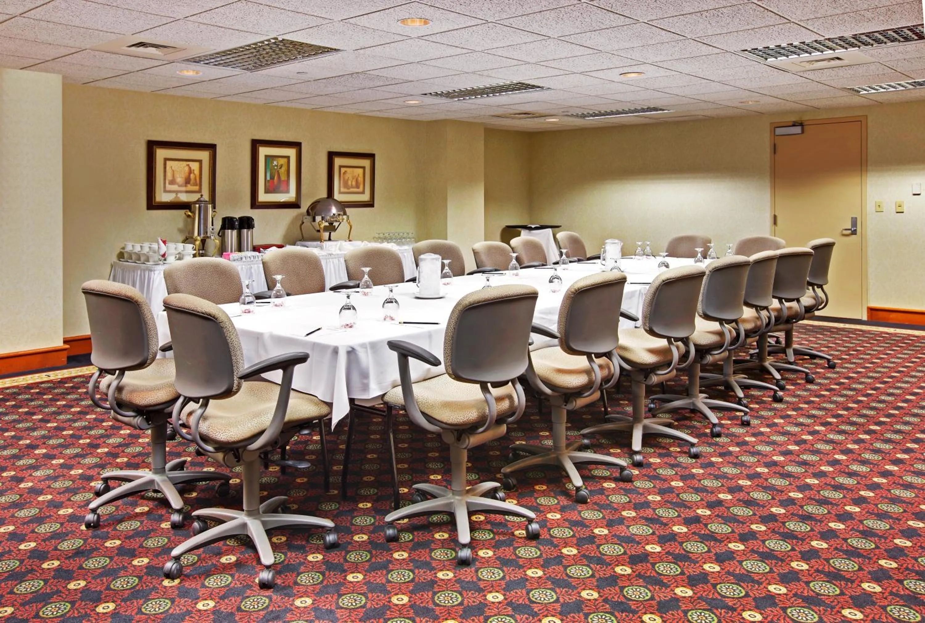 Meeting/conference room in Holiday Inn Memphis-University of Memphis, an IHG Hotel