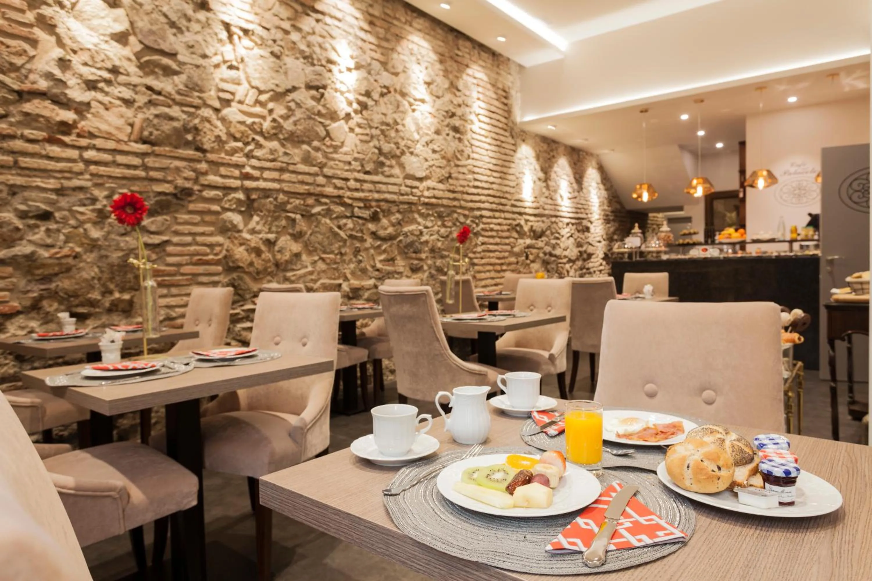 Buffet breakfast in Hotel Palacete de Alamos