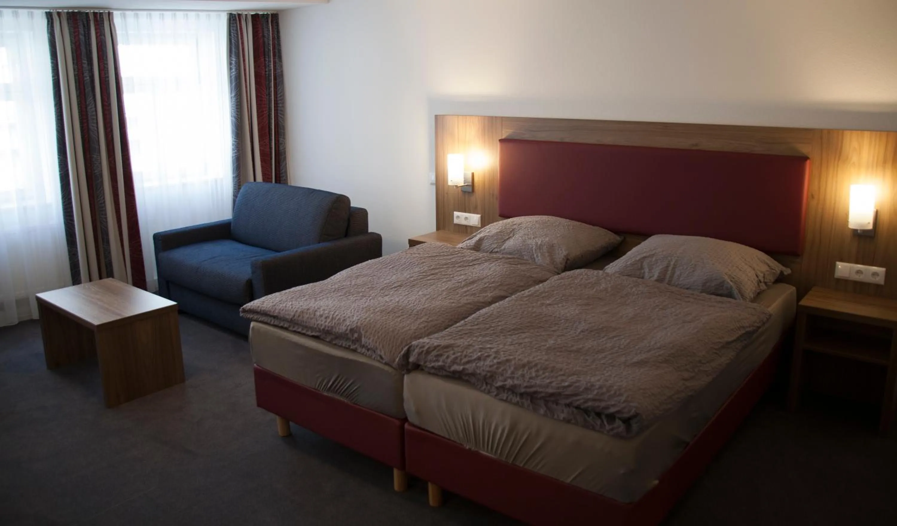 Photo of the whole room, Bed in La Flamme Wertheim garni
