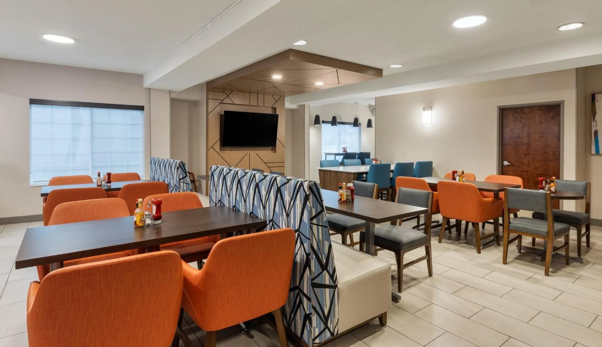 Breakfast in Holiday Inn Express Hotel & Suites Portland - Jantzen Beach by IHG