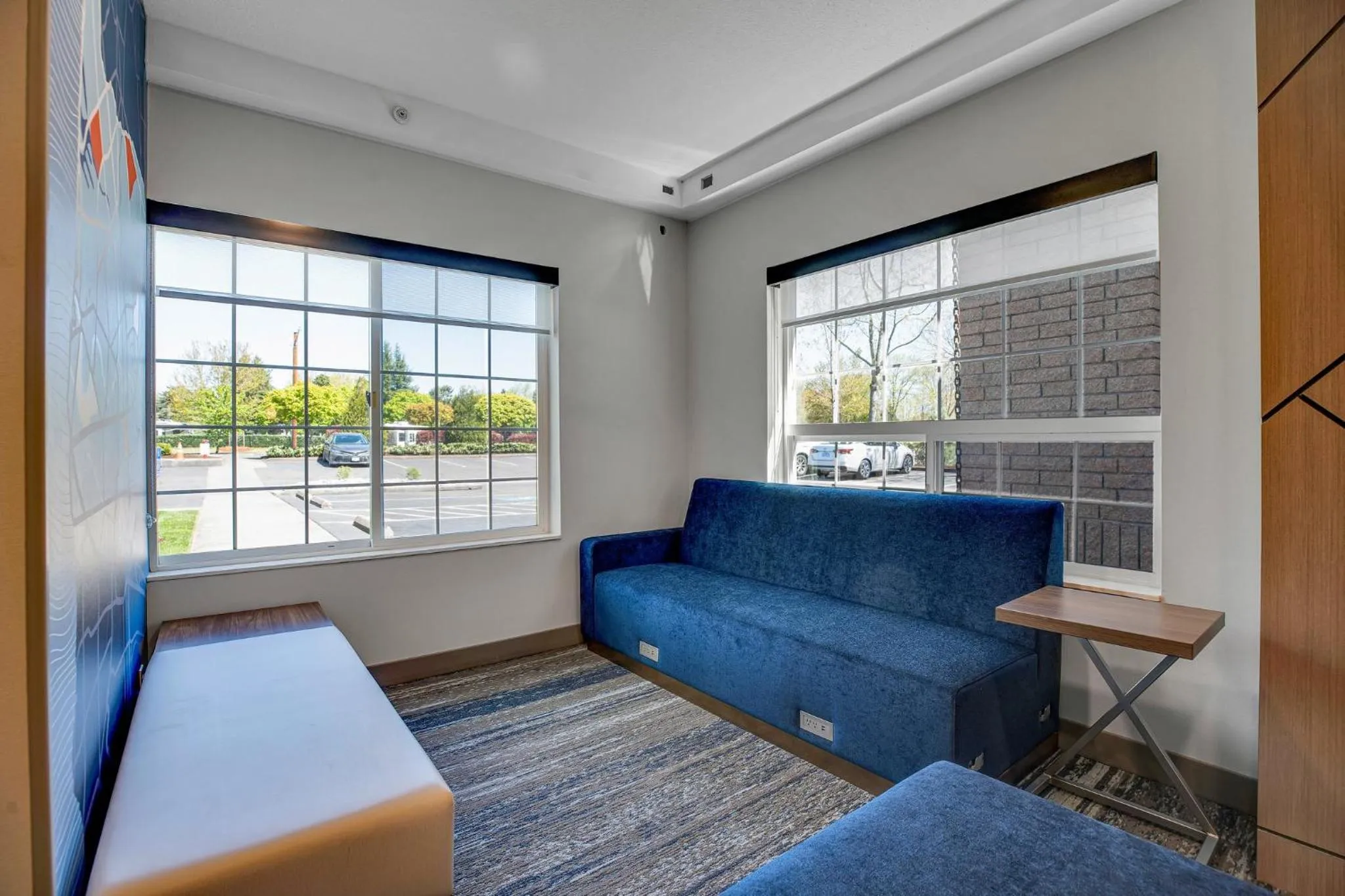 Property building in Holiday Inn Express Hotel & Suites Portland - Jantzen Beach by IHG