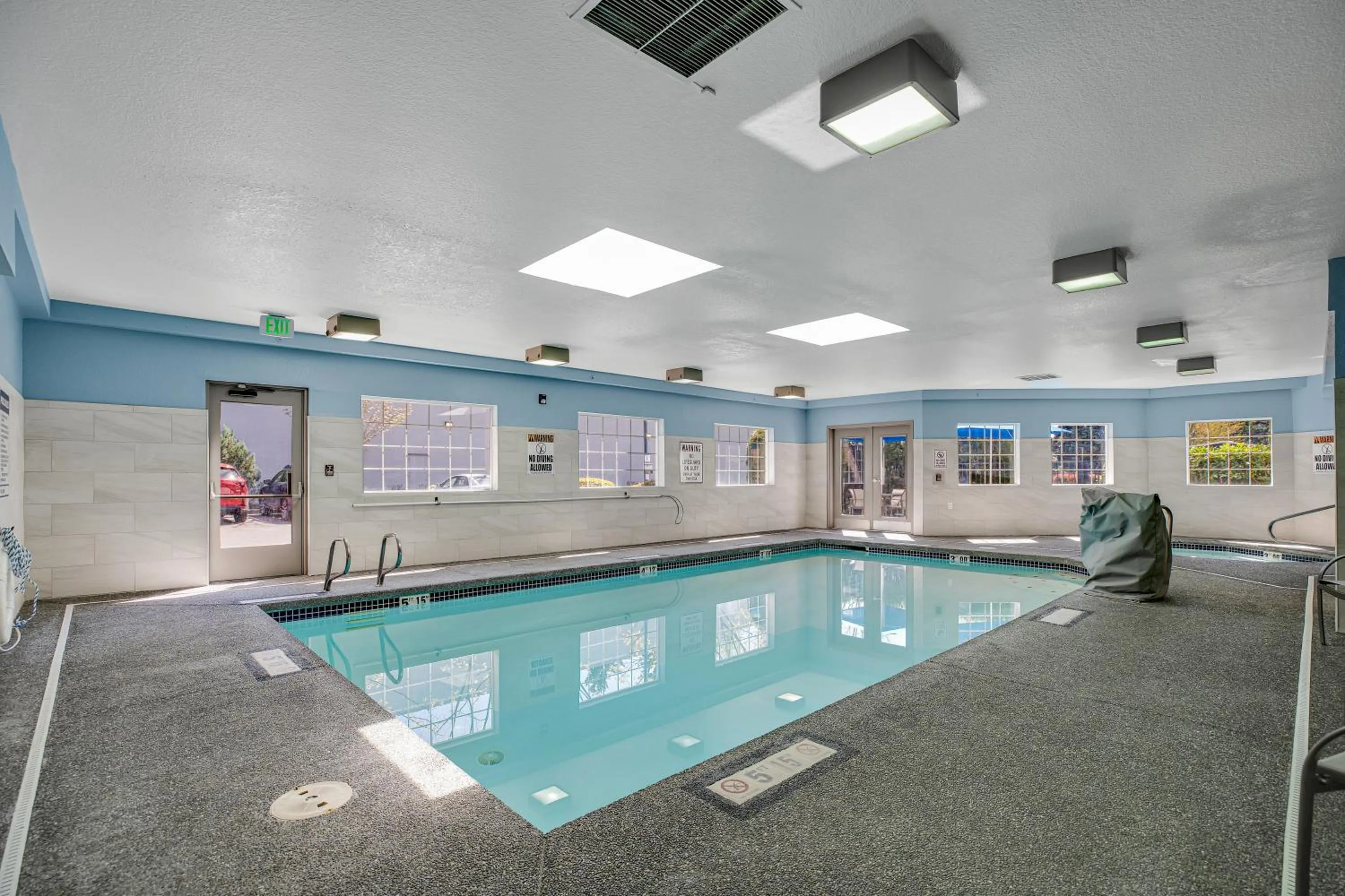 Swimming pool in Holiday Inn Express Hotel & Suites Portland - Jantzen Beach by IHG