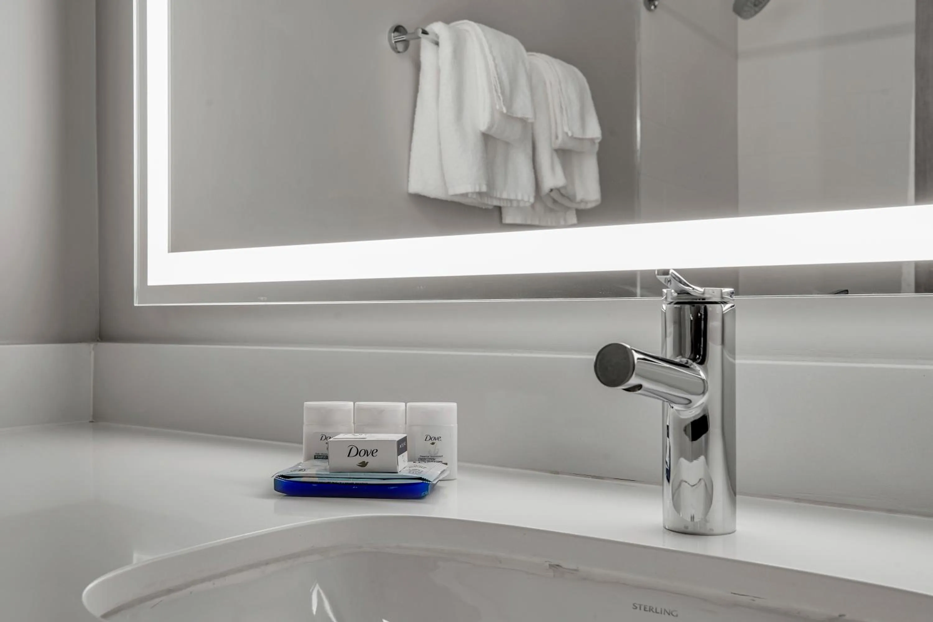 Bathroom in Holiday Inn Express Hotel & Suites Portland - Jantzen Beach by IHG