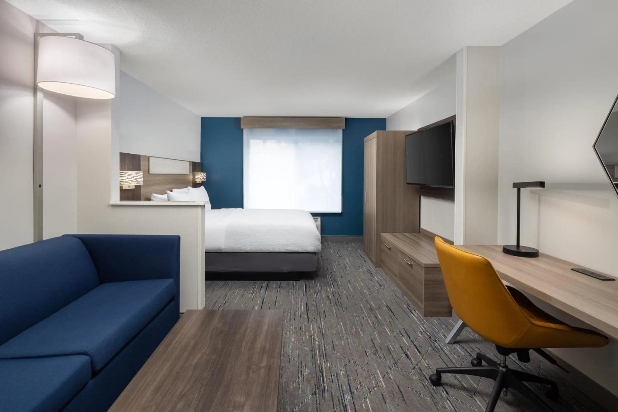 Photo of the whole room in Holiday Inn Express Hotel & Suites Portland - Jantzen Beach by IHG