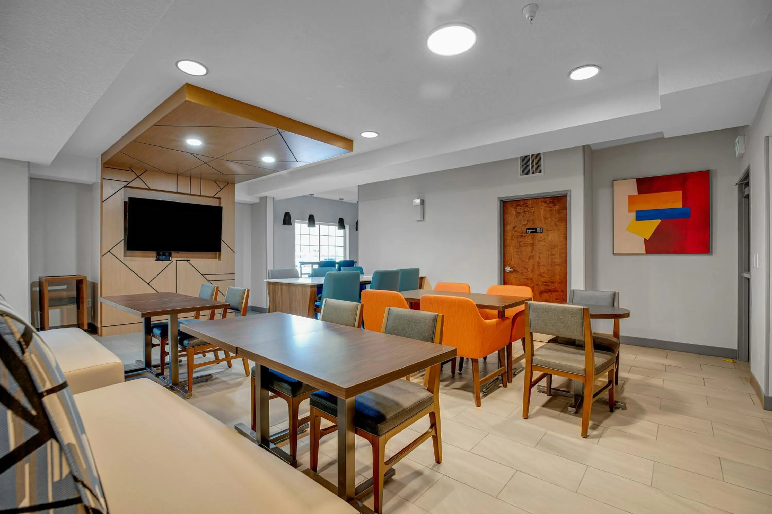 Breakfast in Holiday Inn Express Hotel & Suites Portland - Jantzen Beach by IHG