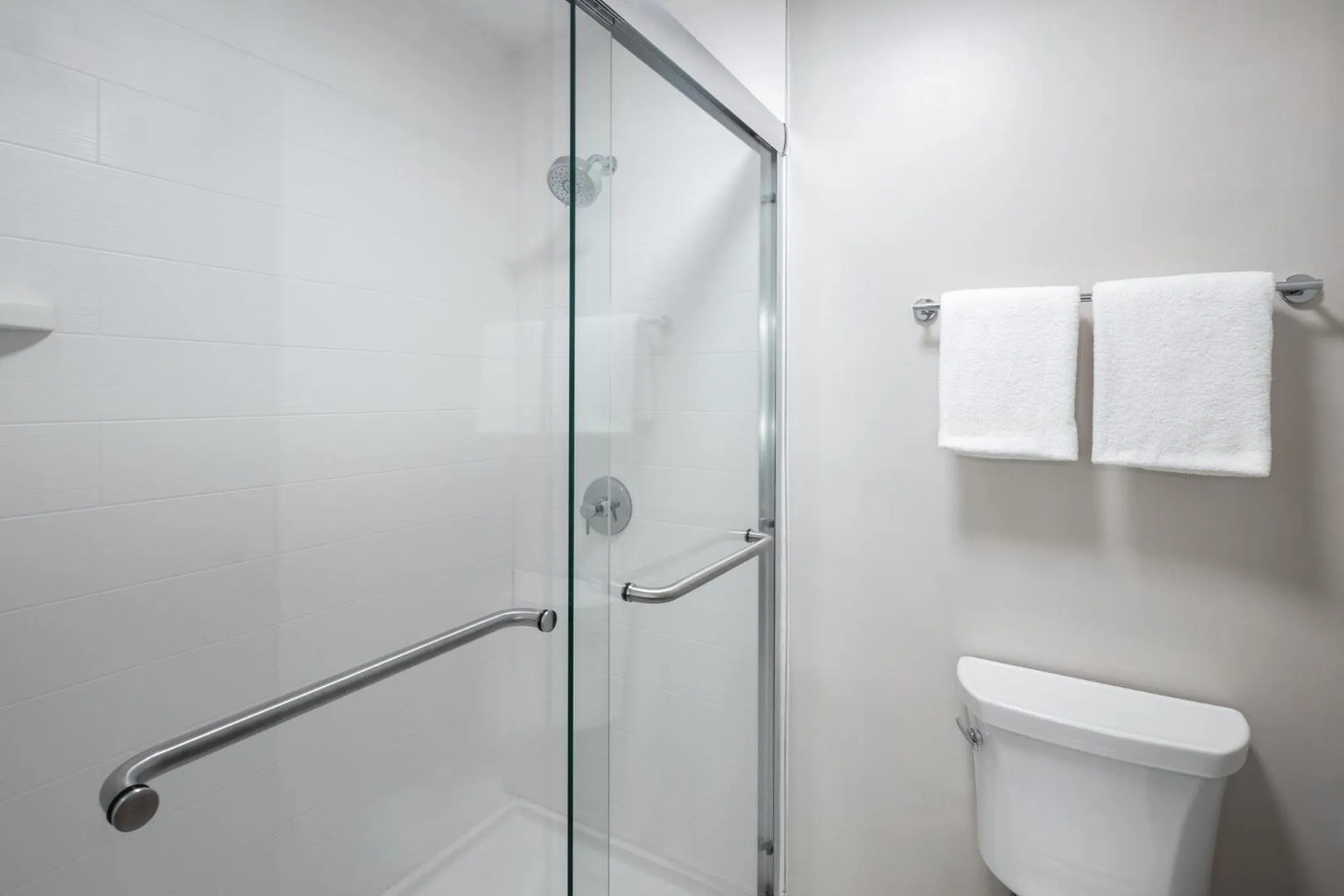 Photo of the whole room in Holiday Inn Express Hotel & Suites Portland - Jantzen Beach by IHG