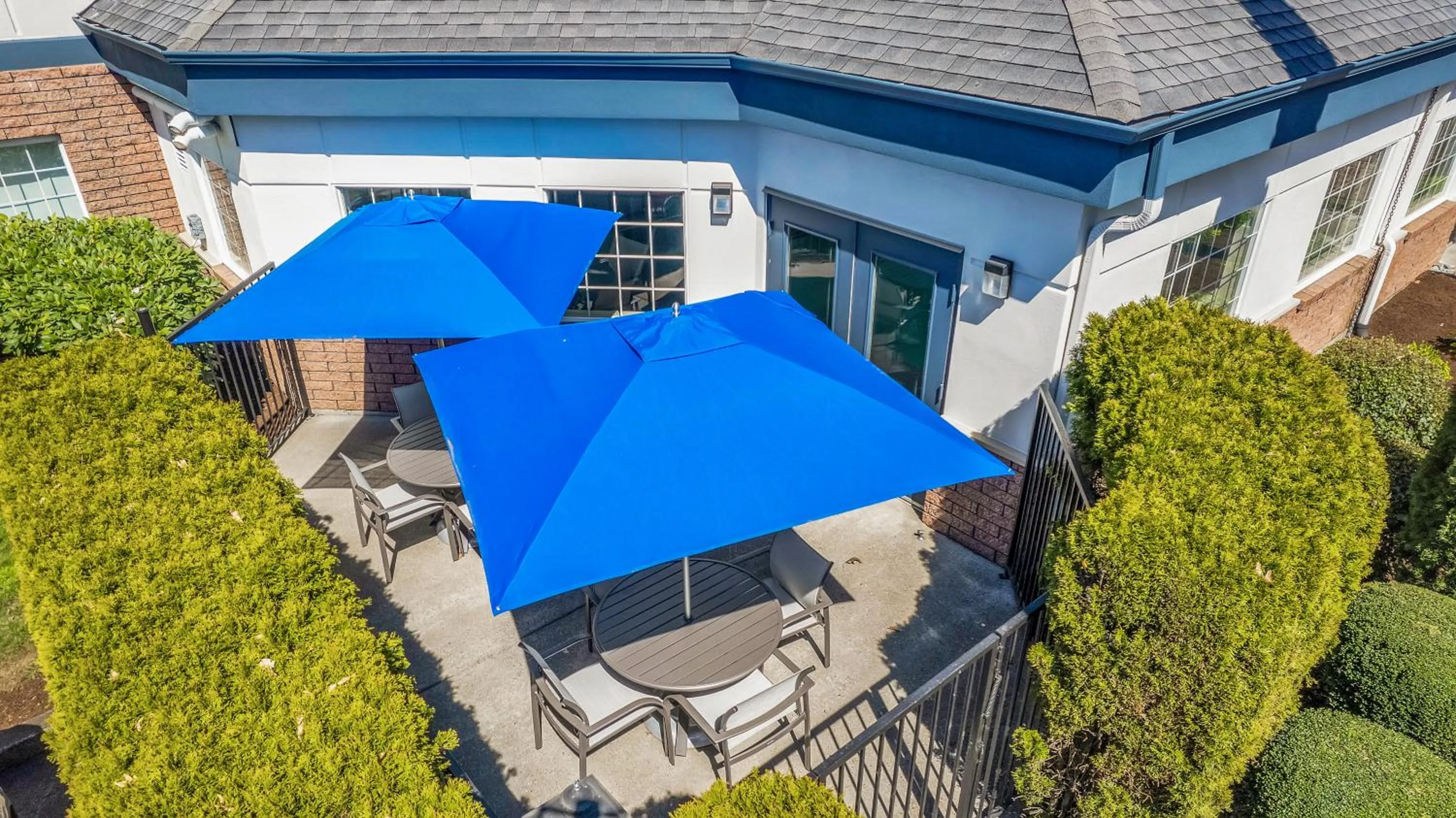 Patio in Holiday Inn Express Hotel & Suites Portland - Jantzen Beach by IHG