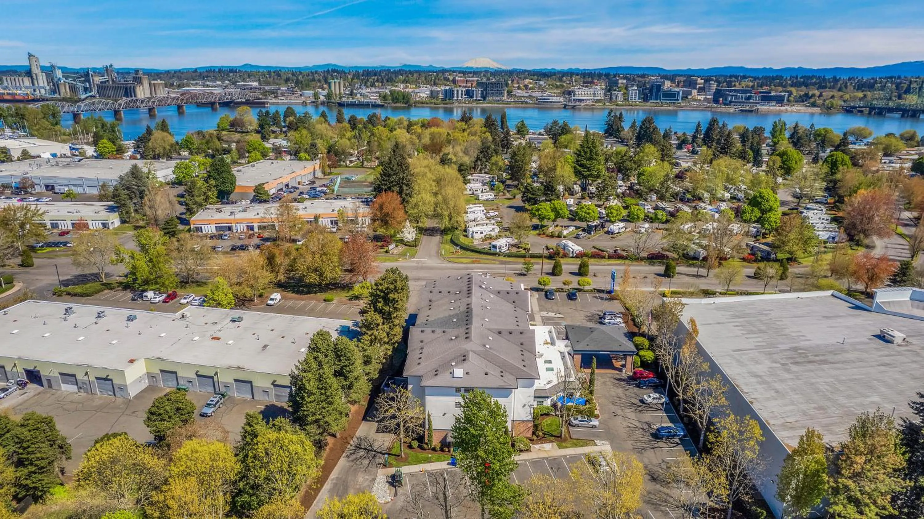 Bird's eye view in Holiday Inn Express Hotel & Suites Portland - Jantzen Beach by IHG