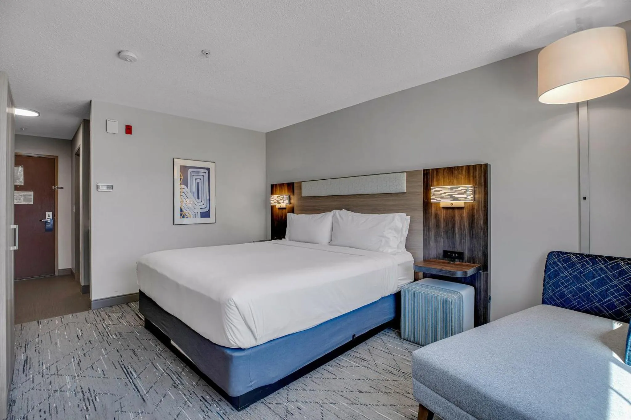 Photo of the whole room, Bed in Holiday Inn Express Hotel & Suites Portland - Jantzen Beach by IHG