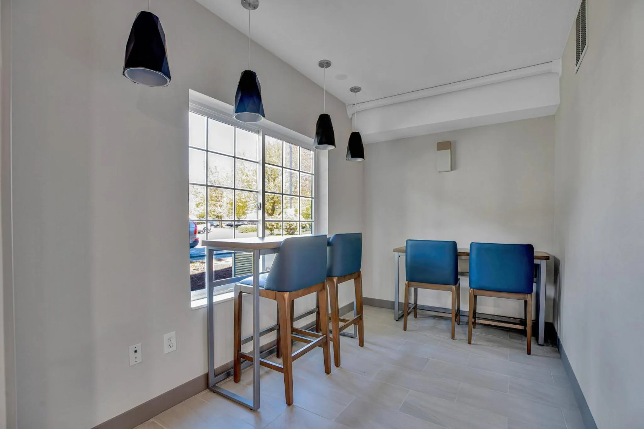 Breakfast in Holiday Inn Express Hotel & Suites Portland - Jantzen Beach by IHG