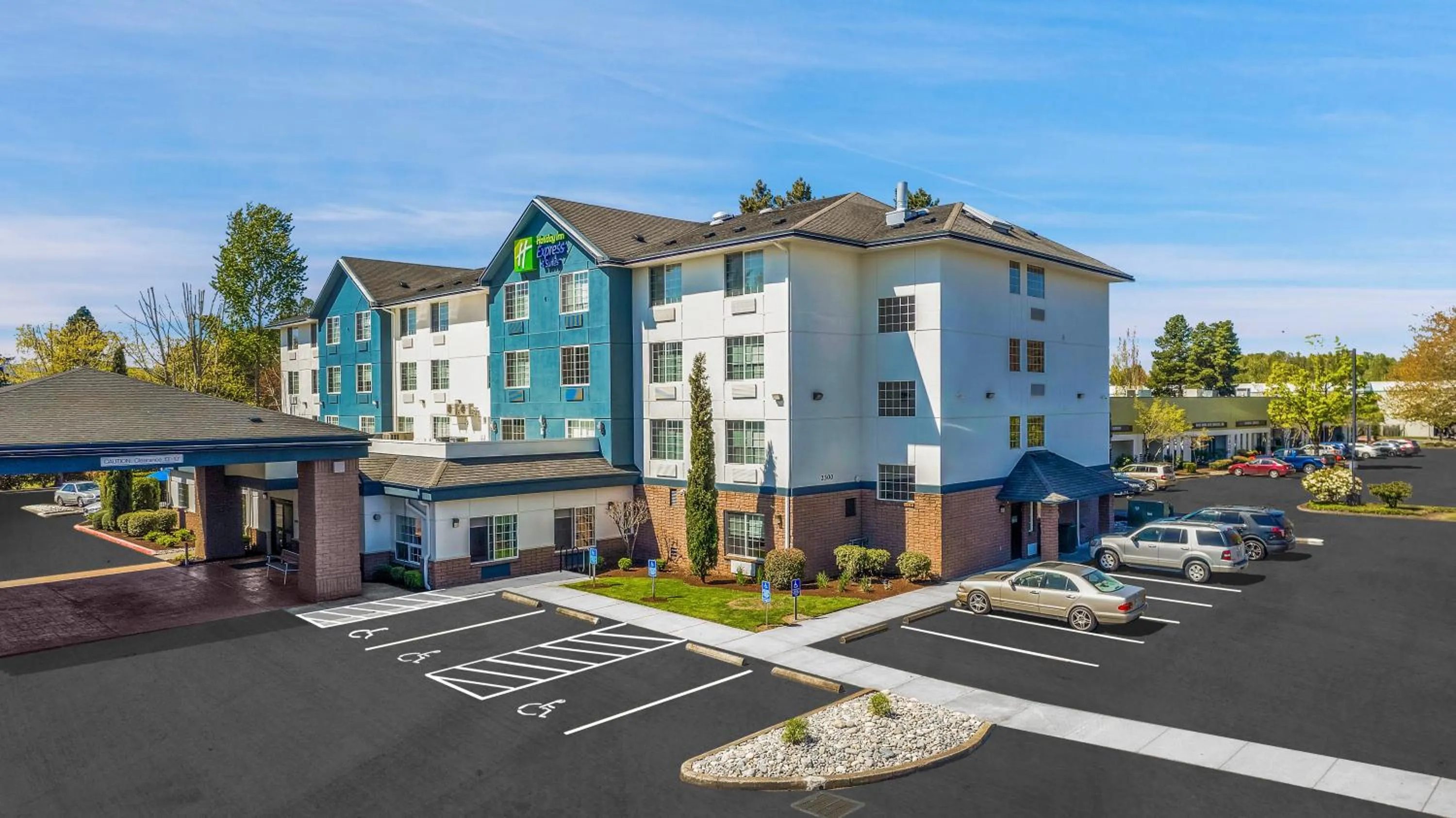 Property building in Holiday Inn Express Hotel & Suites Portland - Jantzen Beach by IHG