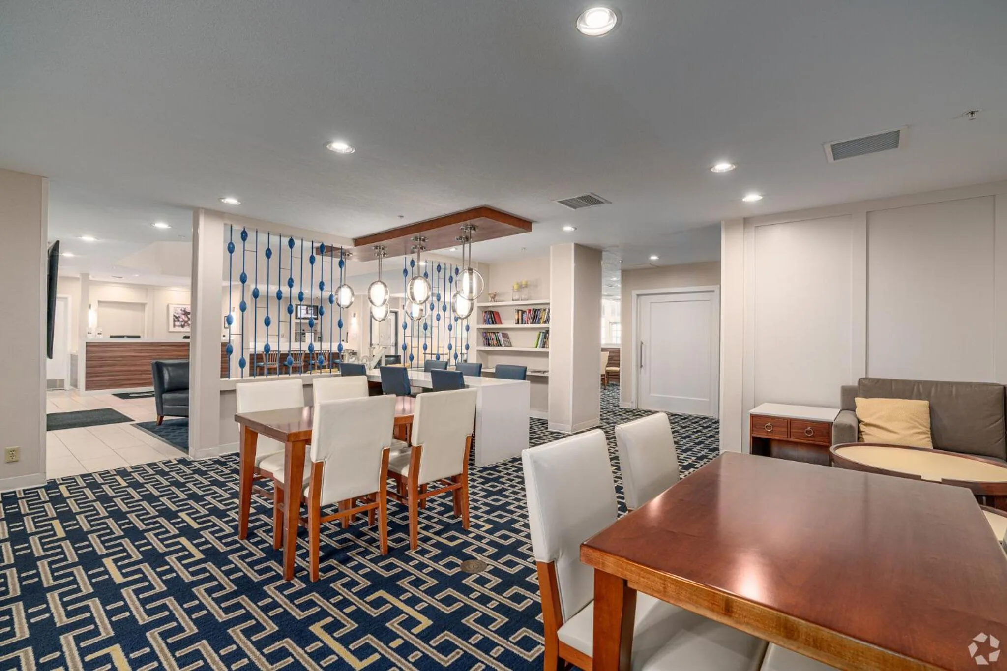 Avia Residences on Lincoln - Extended Stay