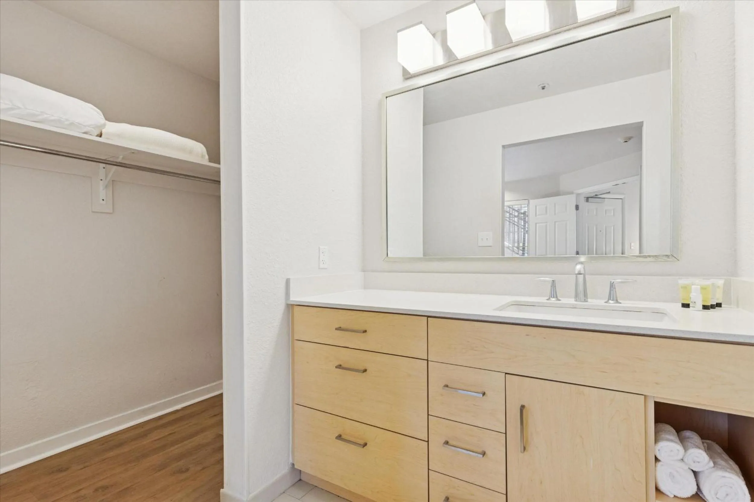 Avia Residences on Lincoln - Extended Stay