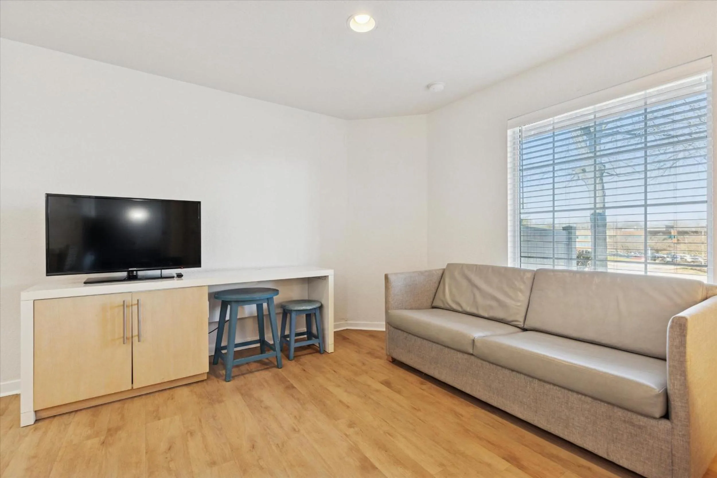 Avia Residences on Lincoln - Extended Stay