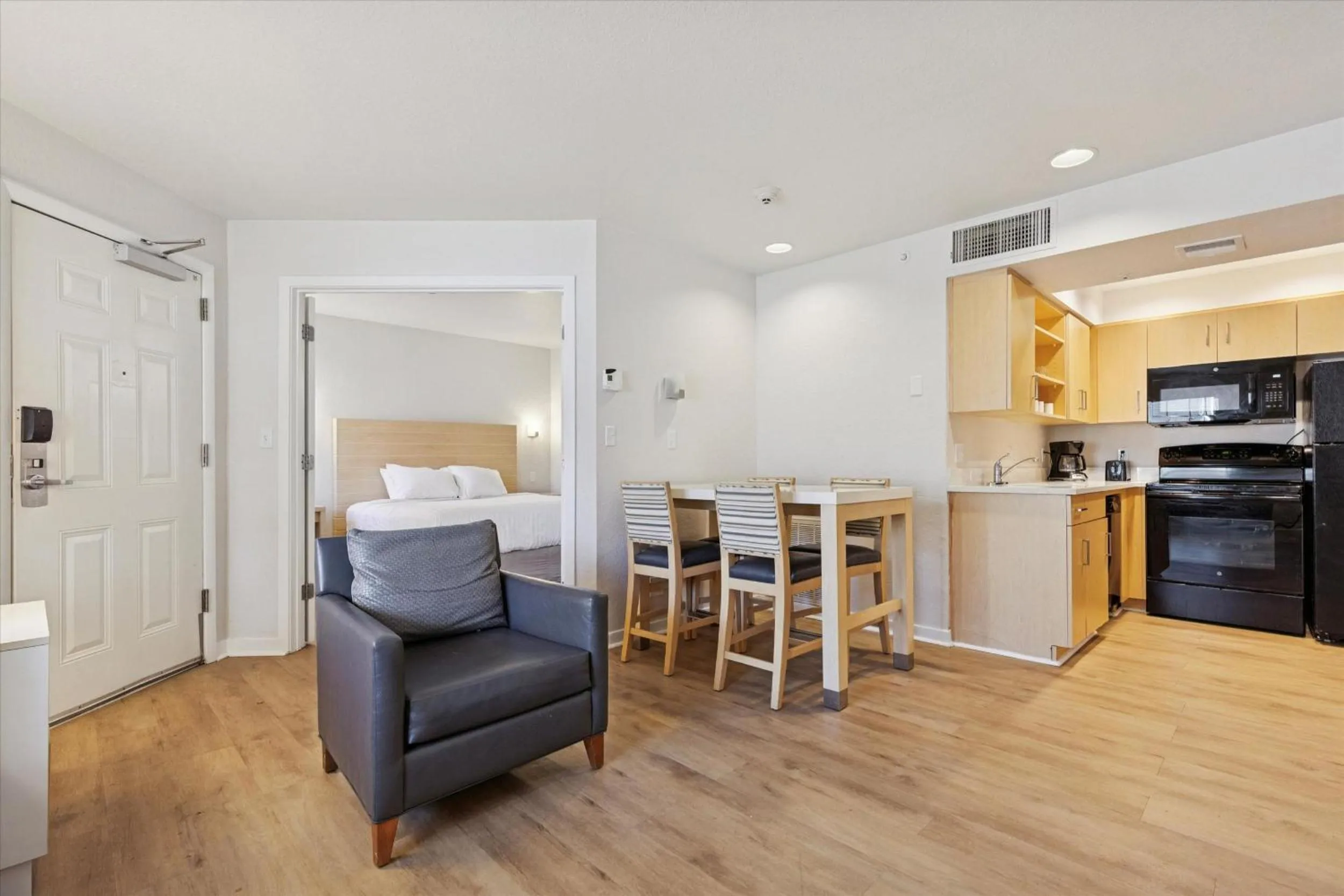 Avia Residences on Lincoln - Extended Stay