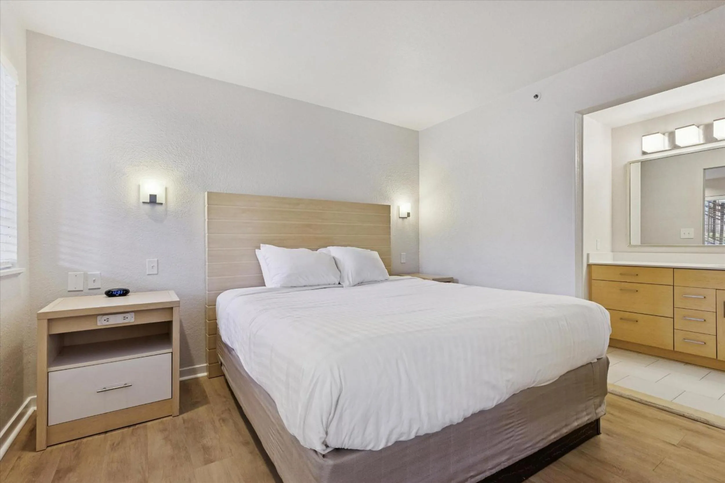 Bed in Avia Residences on Lincoln - Extended Stay